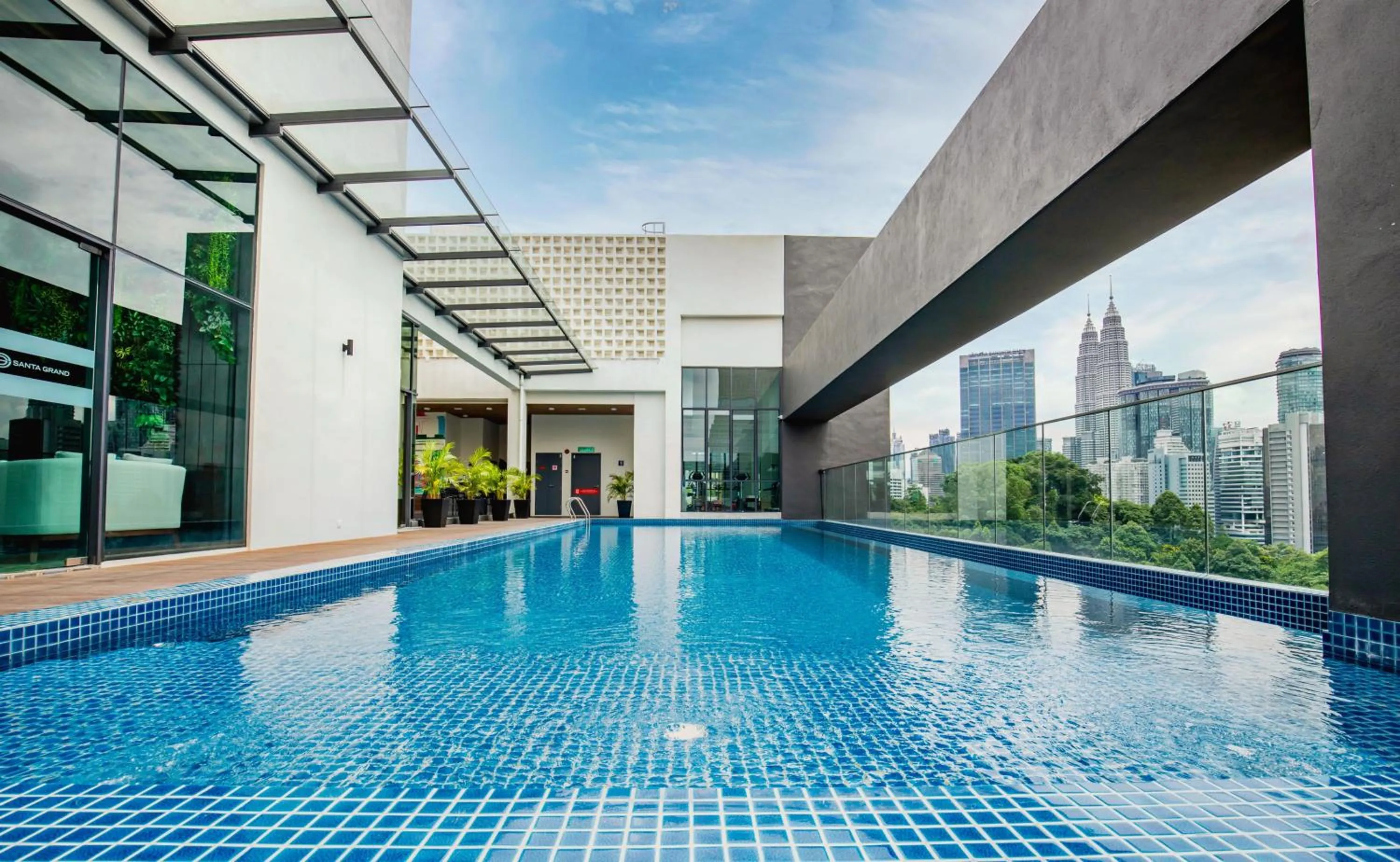 Swimming pool in Santa Grand Signature Kuala Lumpur