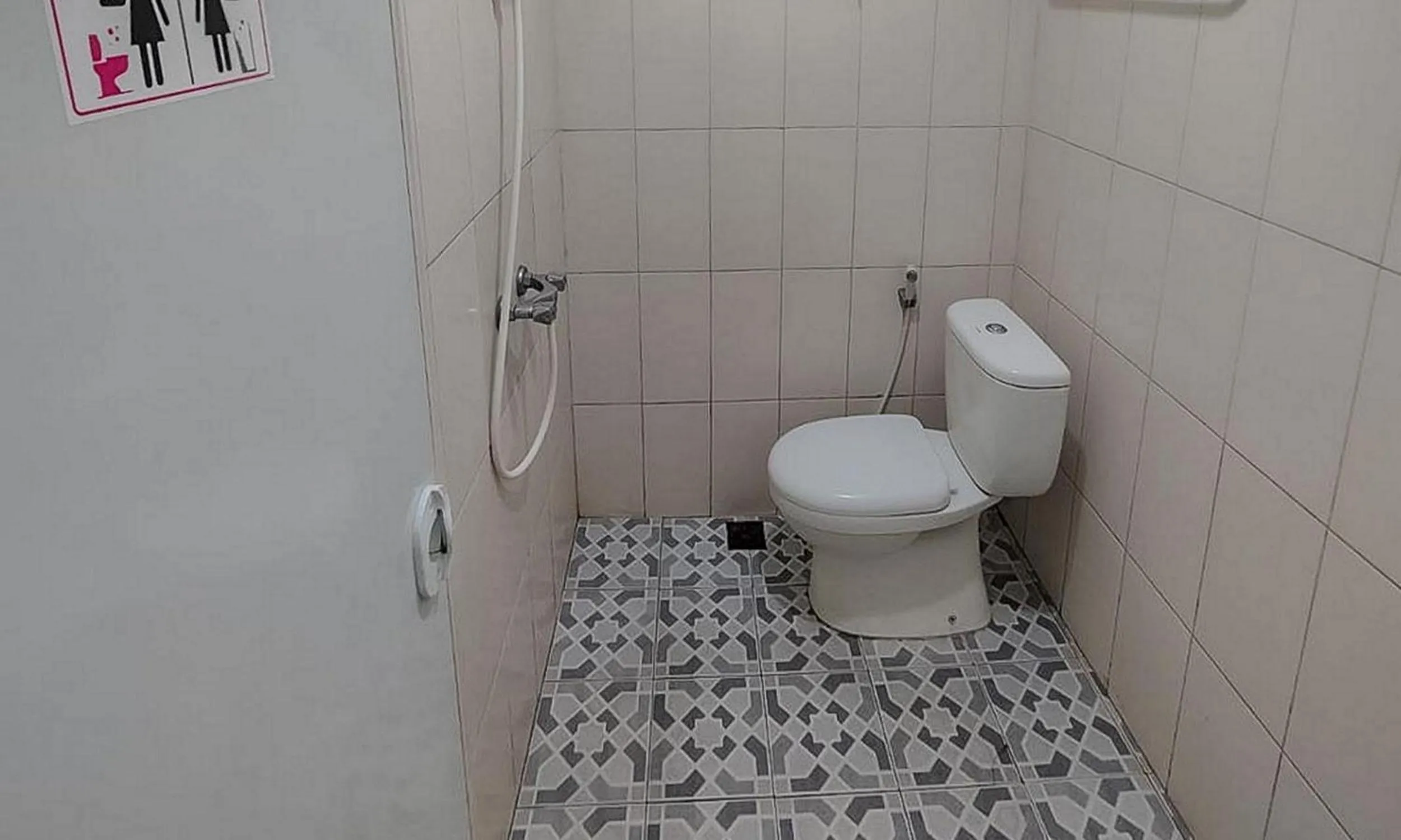 Bathroom in RedDoorz near Alun Alun Batu 2