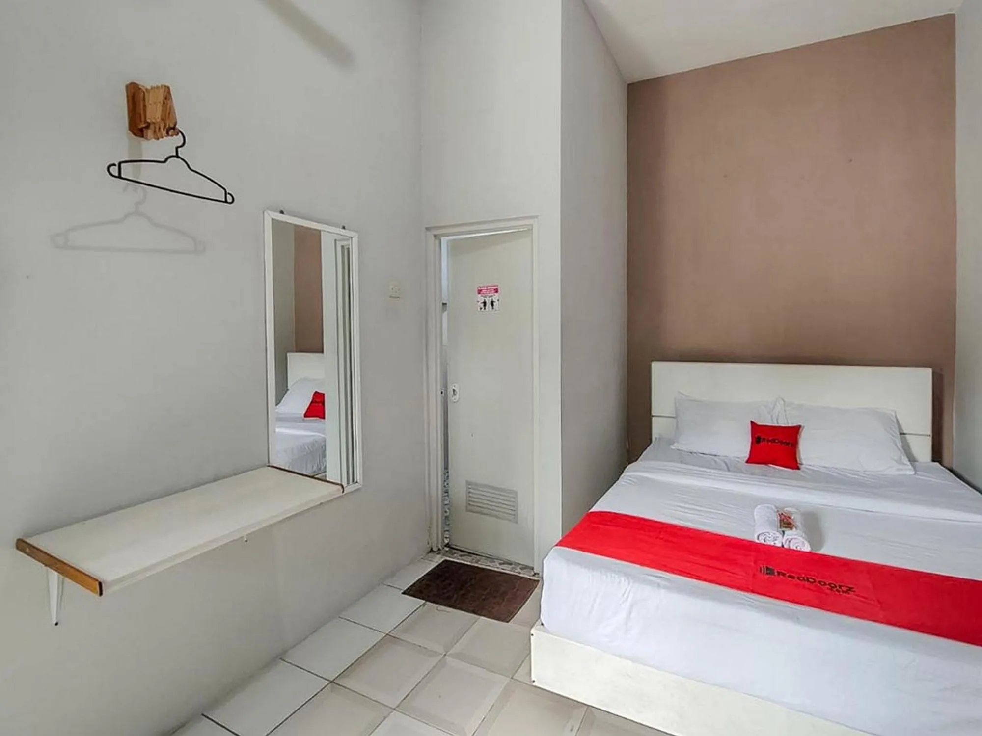 Bedroom, Bed in RedDoorz near Alun Alun Batu 2