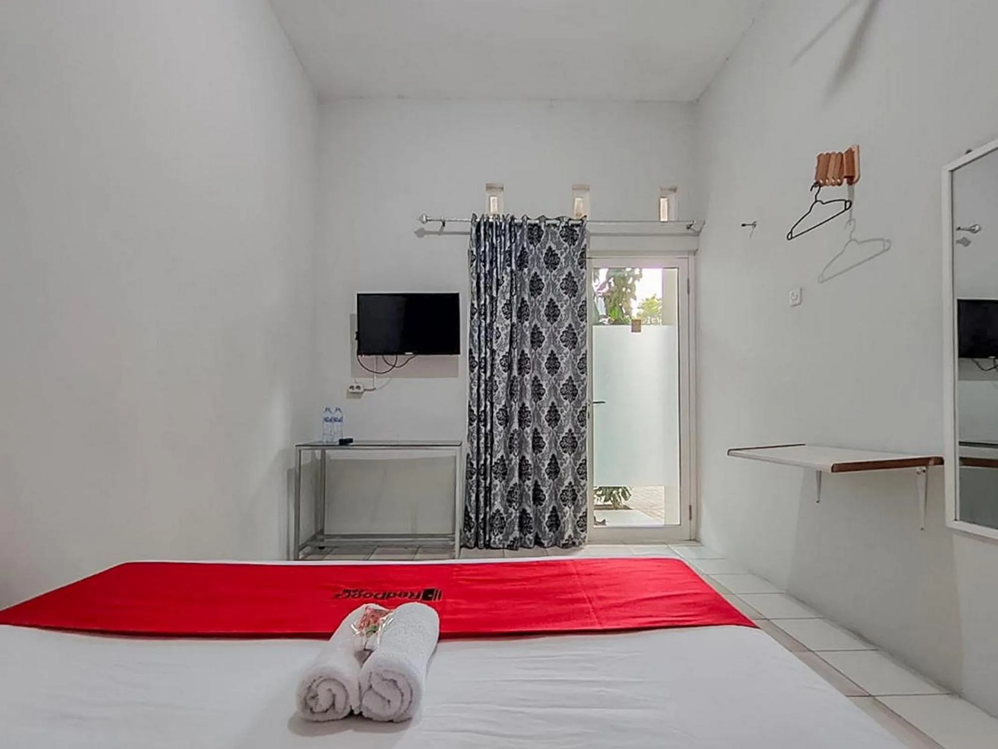 Bedroom, Bed in RedDoorz near Alun Alun Batu 2