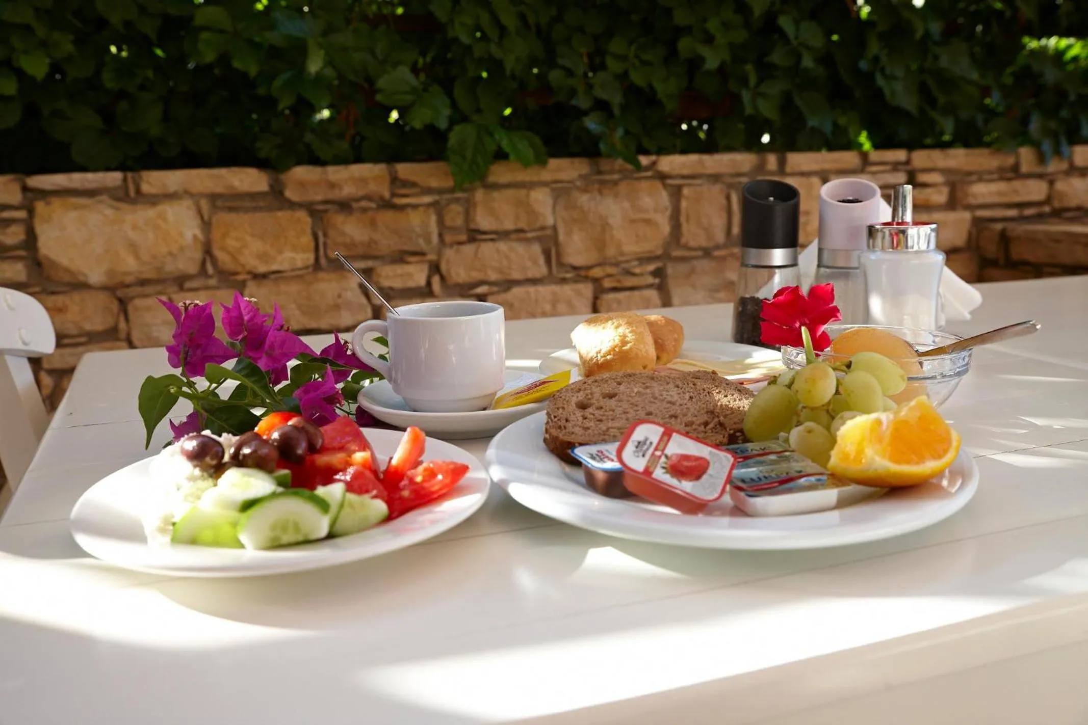 Restaurant/places to eat in Elea Terra Hotel