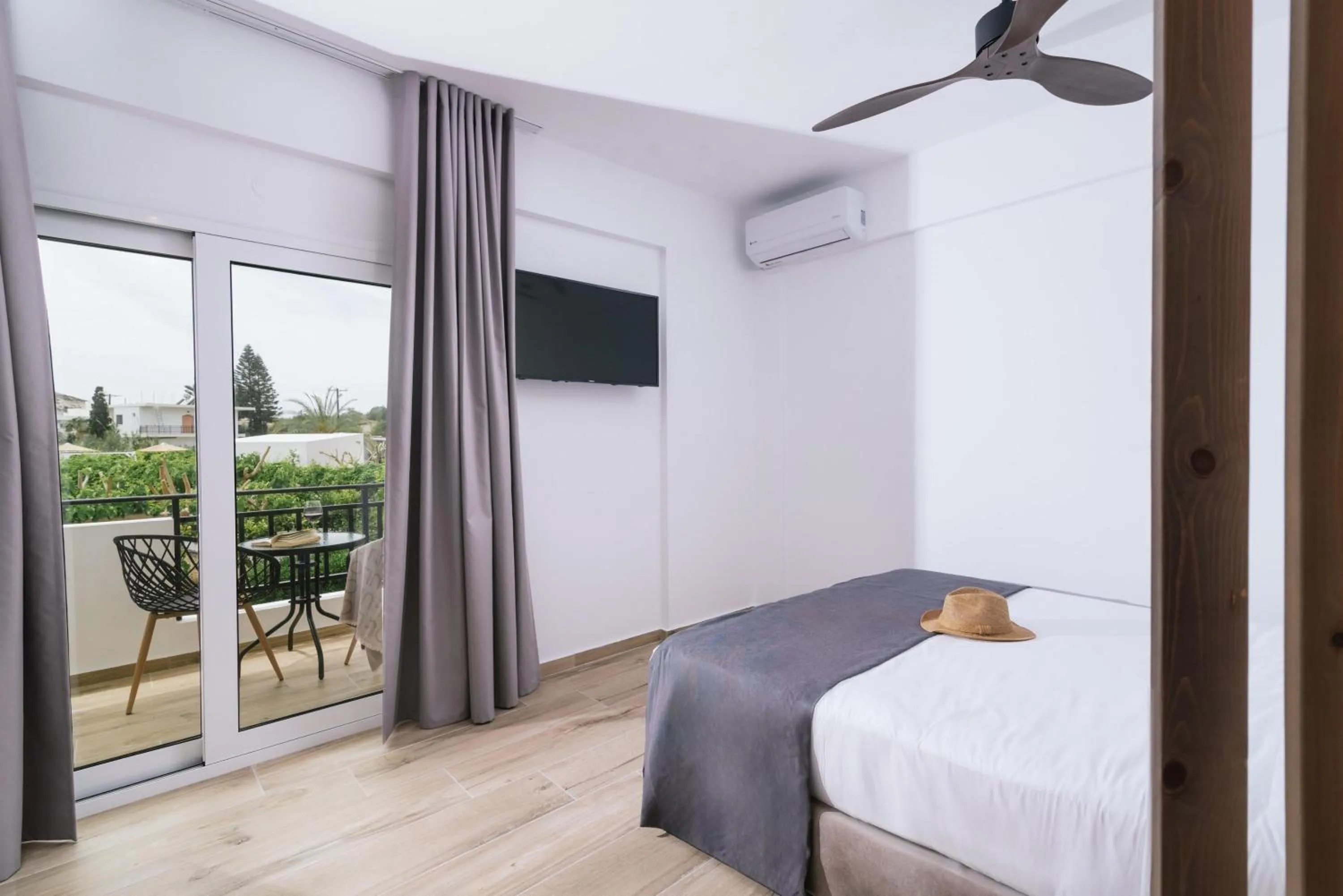 Photo of the whole room, Bed in Elea Terra Hotel