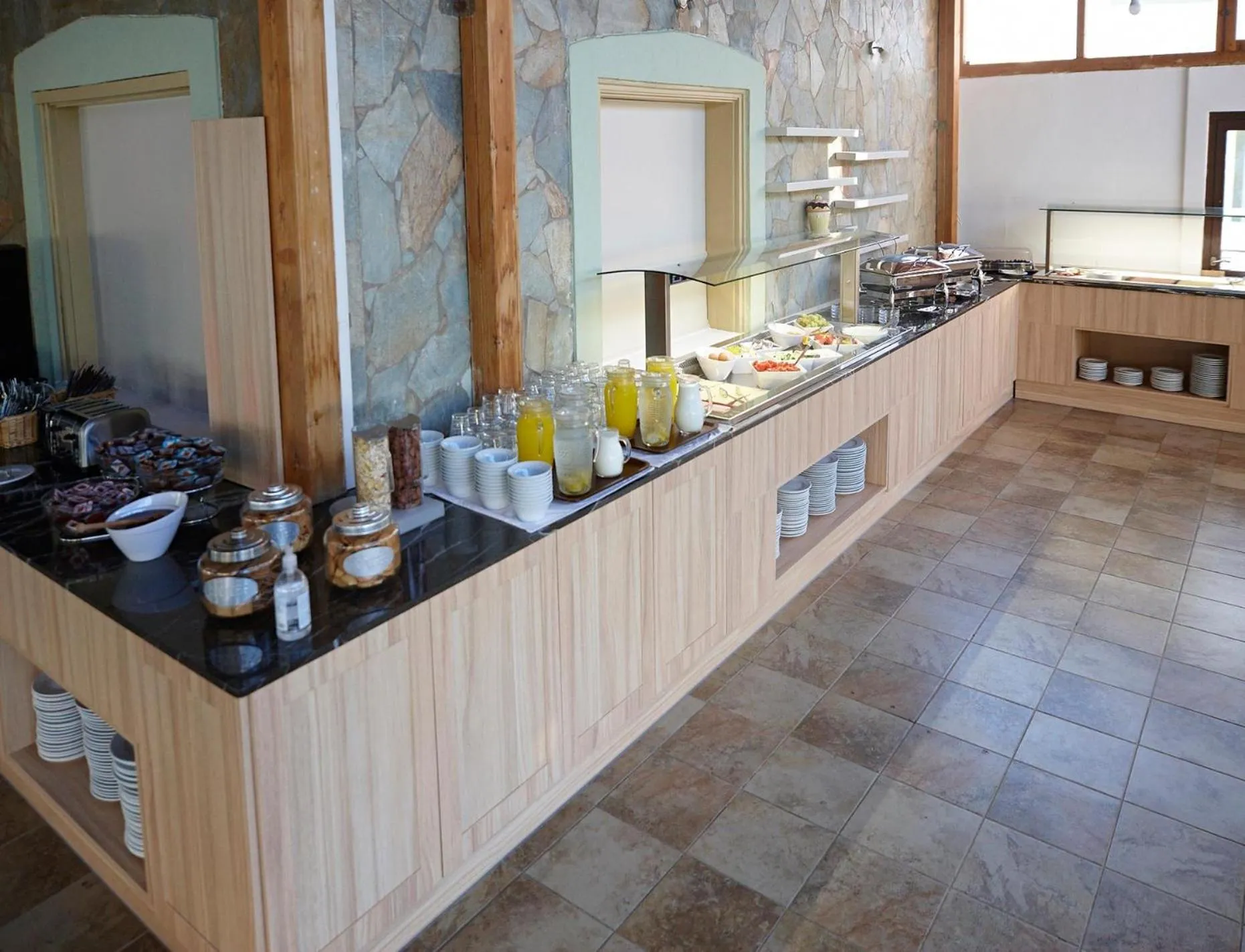 Restaurant/places to eat in Elea Terra Hotel