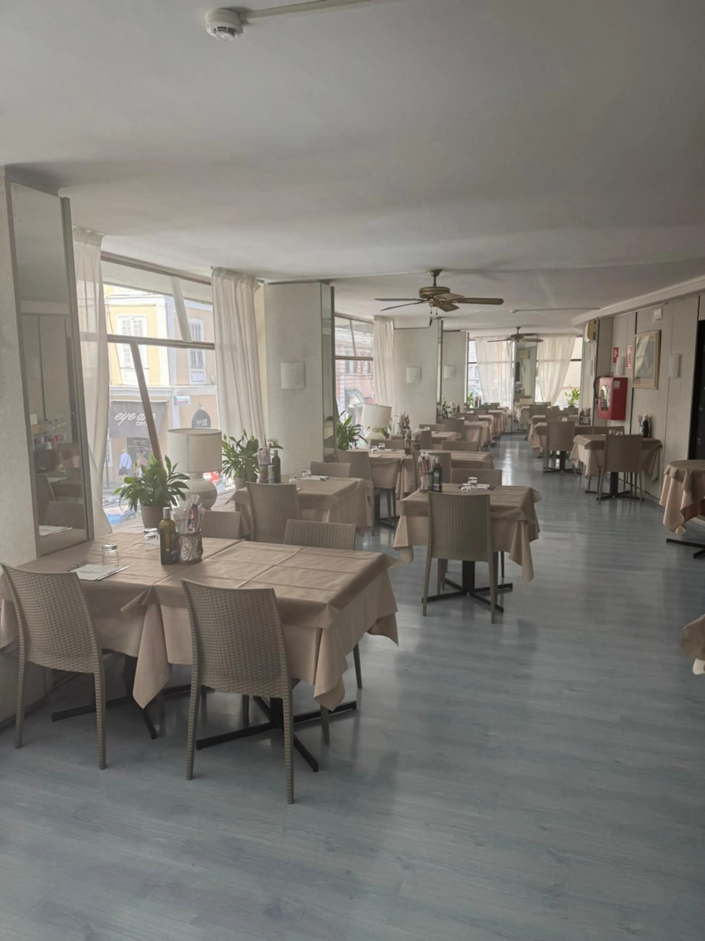 Restaurant/places to eat in Hotel Belvedere