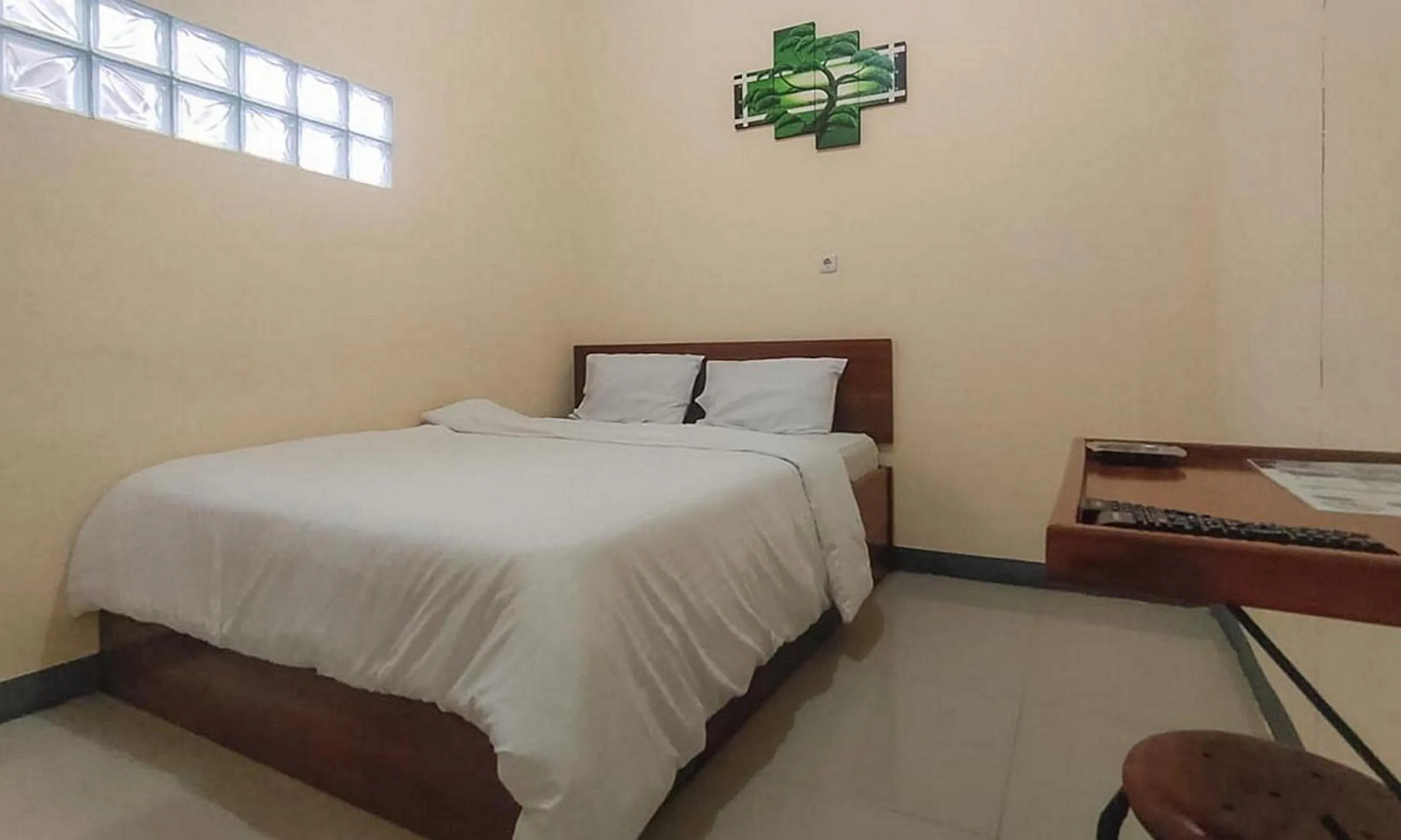 Bed in RedDoorz @ Merauke City Center