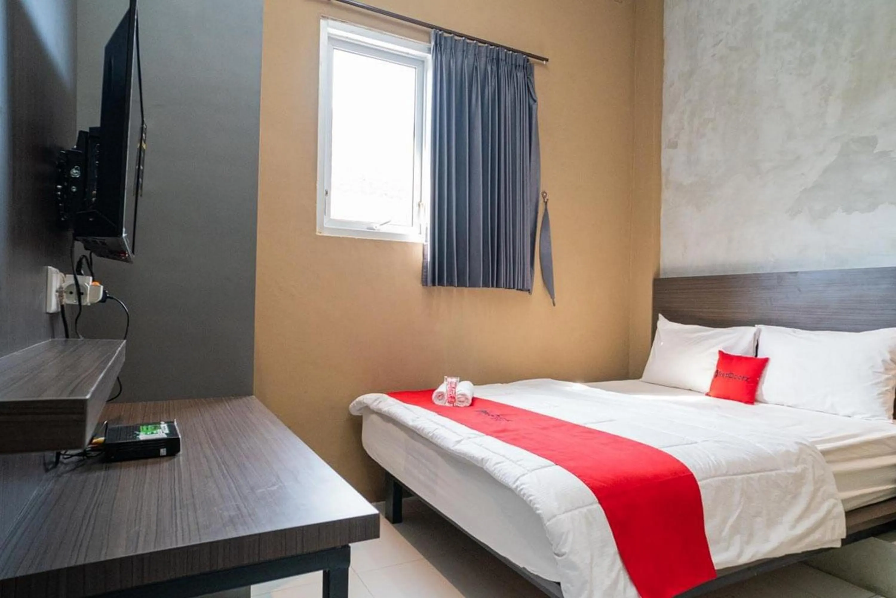 Bedroom, Bed in RedDoorz near Wisata Paribendo Lawang
