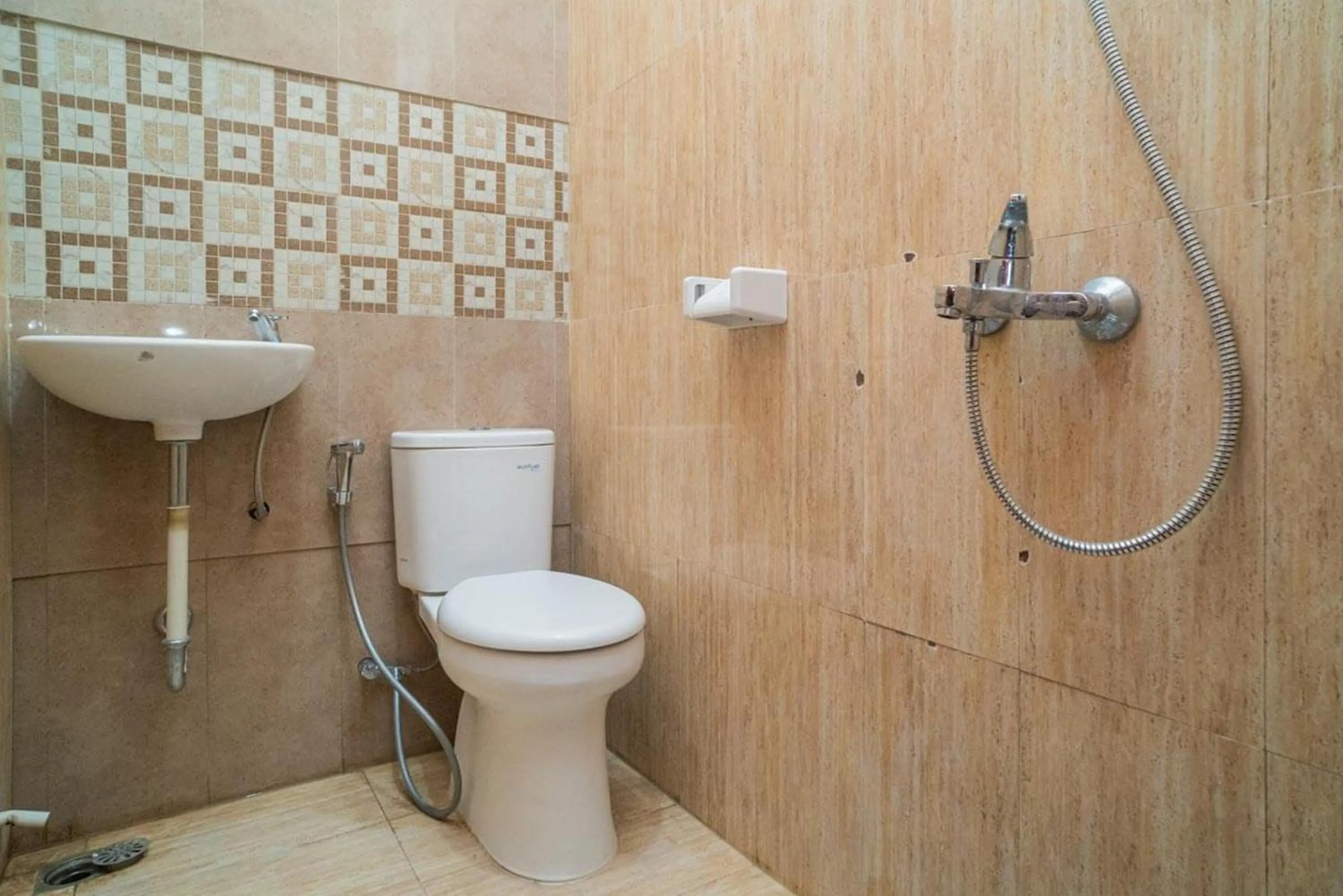 Bathroom in RedDoorz near Wisata Paribendo Lawang