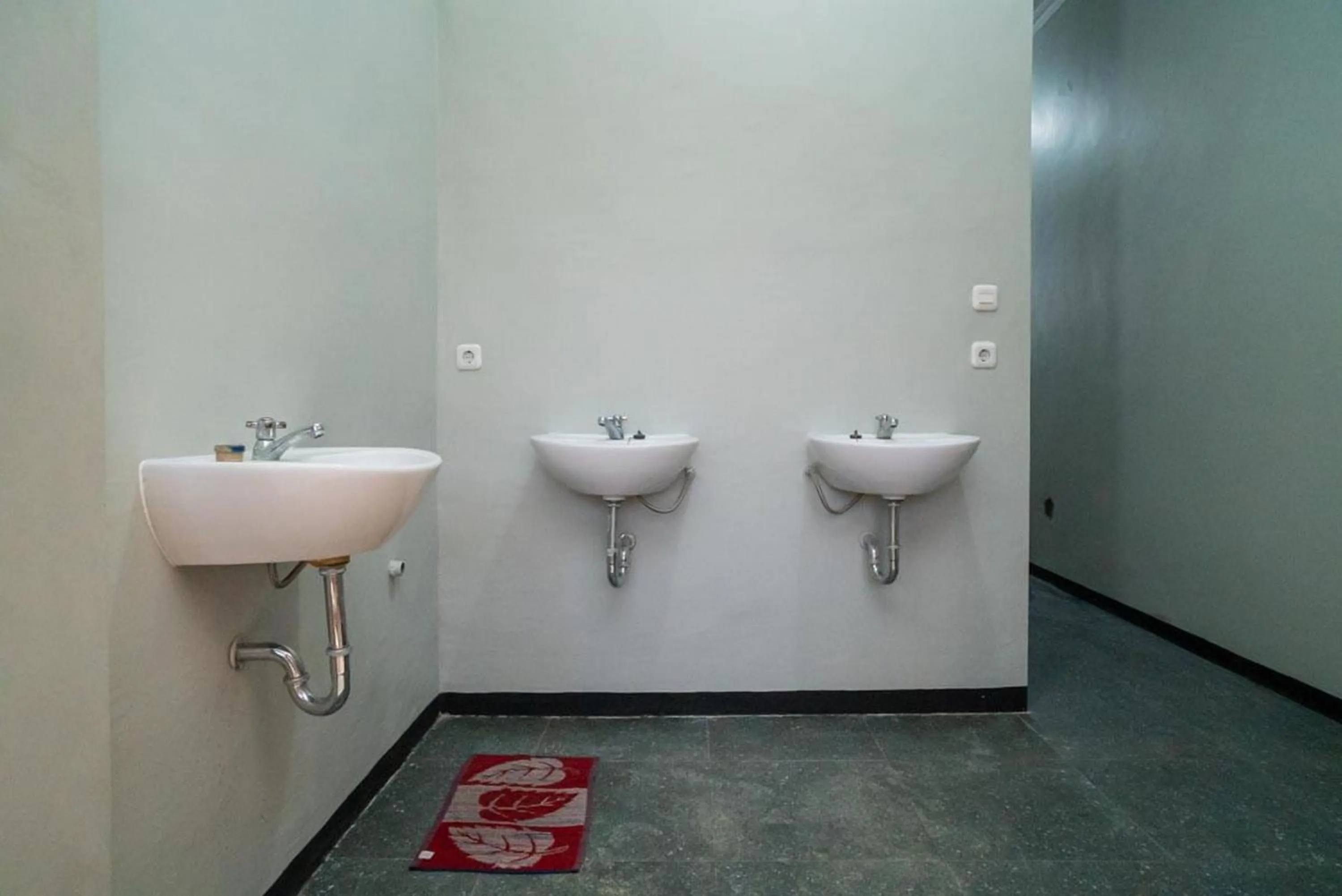 Bathroom in RedDoorz near Wisata Paribendo Lawang