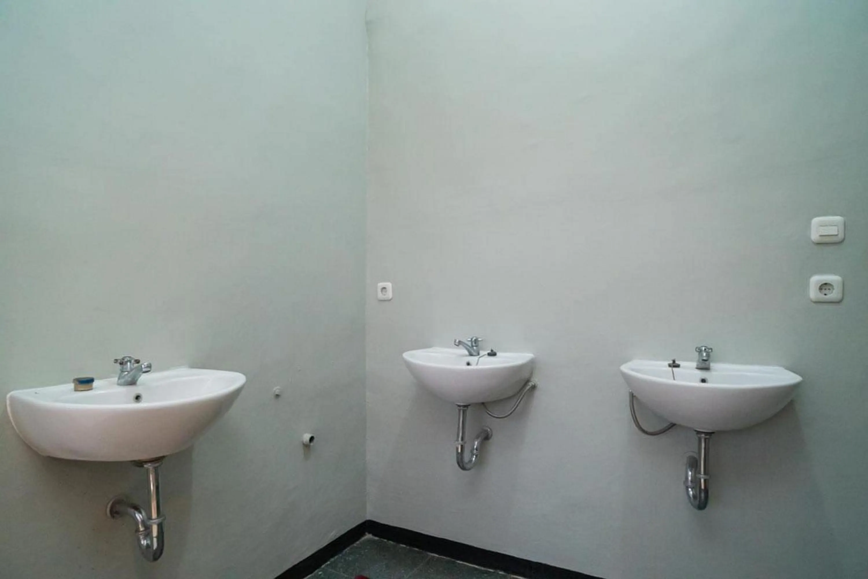 Bathroom in RedDoorz near Wisata Paribendo Lawang
