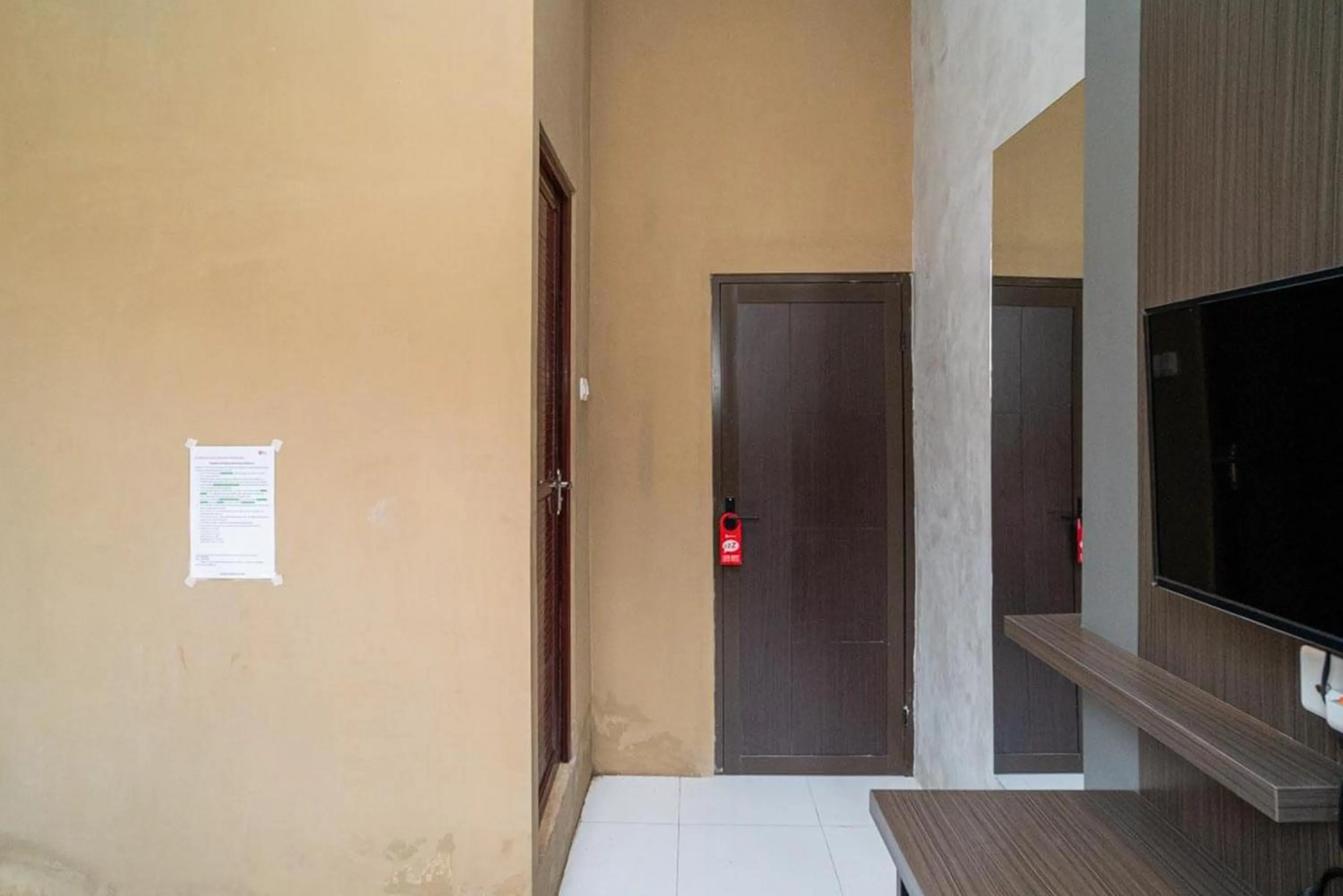 Bedroom in RedDoorz near Wisata Paribendo Lawang
