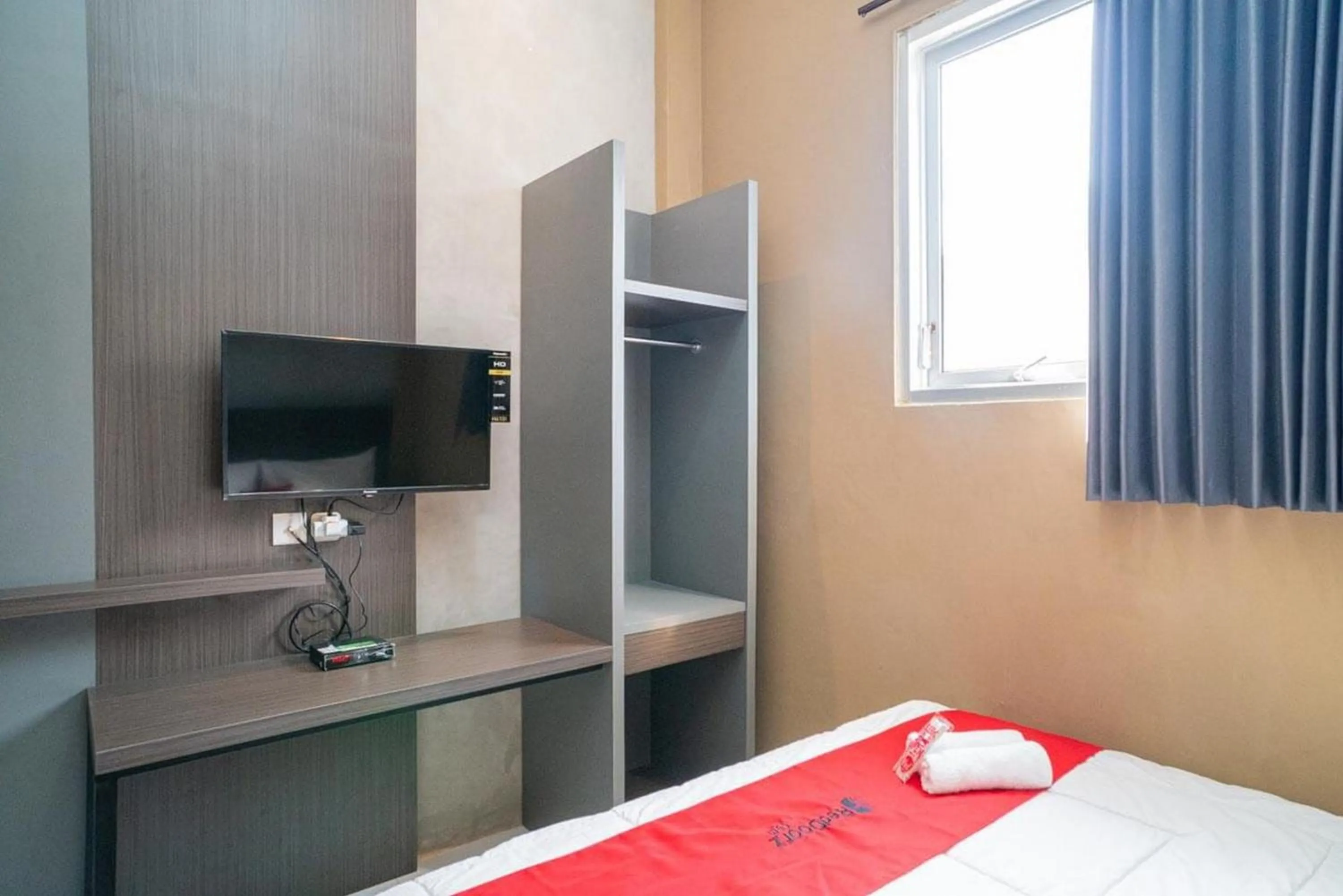 Bedroom, Bed in RedDoorz near Wisata Paribendo Lawang