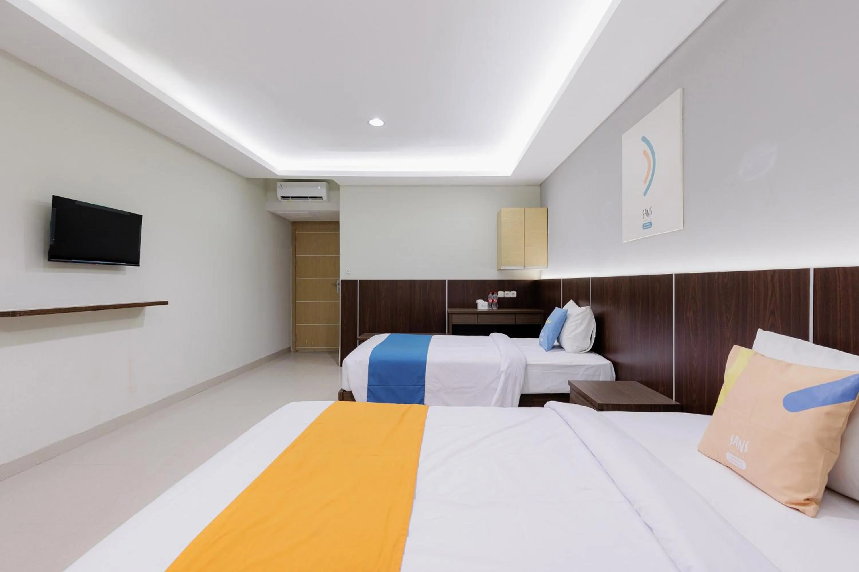 Bedroom, Bed in Sans Hotel Rumah Kita Daan Mogot by RedDoorz
