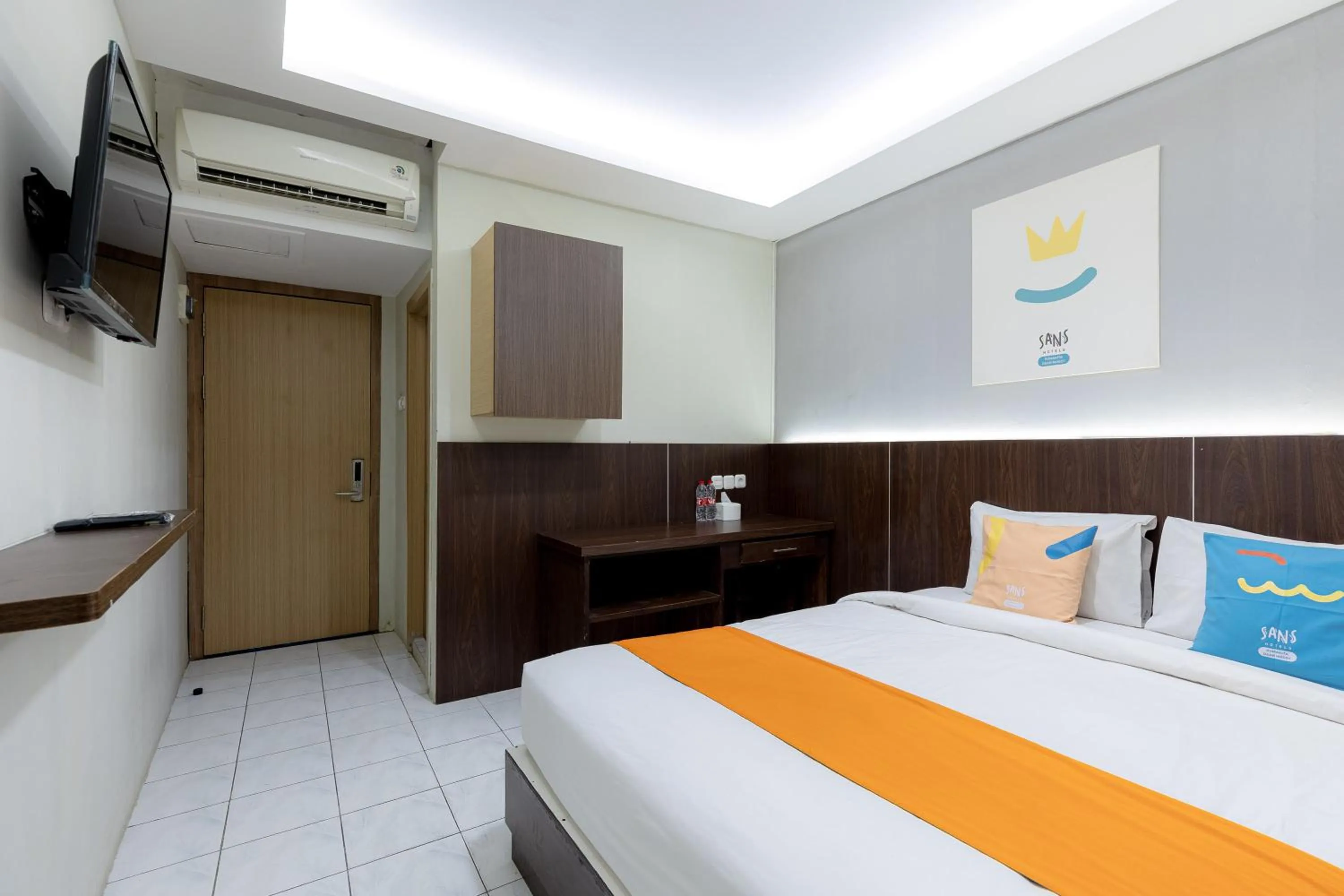 Bedroom, Bed in Sans Hotel Rumah Kita Daan Mogot by RedDoorz