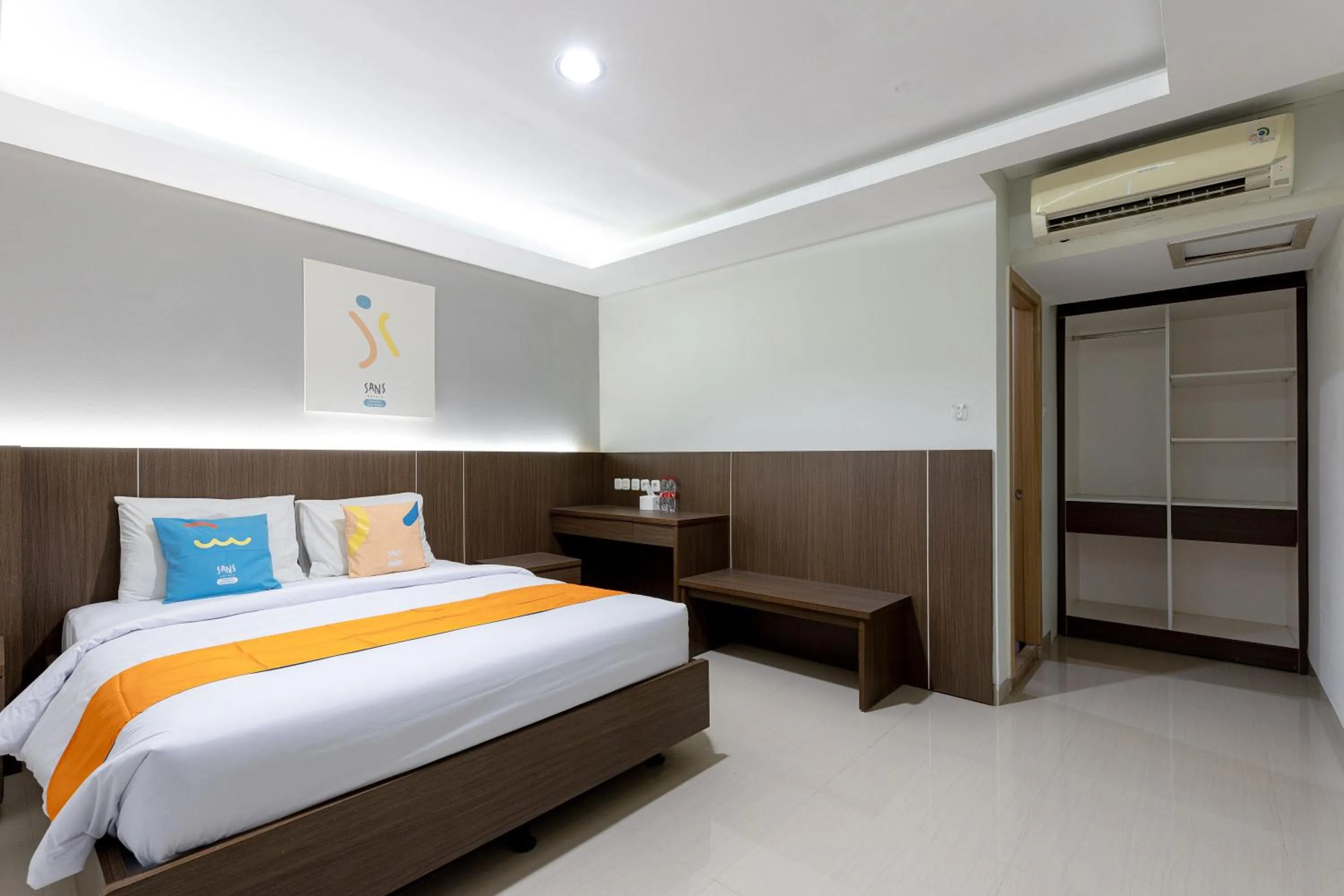 Bedroom, Bed in Sans Hotel Rumah Kita Daan Mogot by RedDoorz