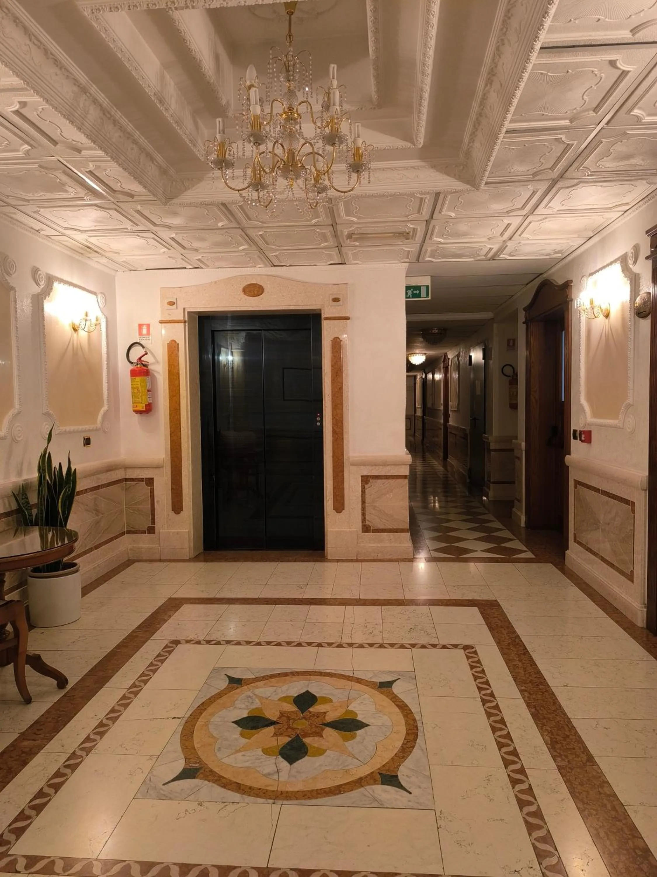 elevator in Mariano IV Palace Hotel