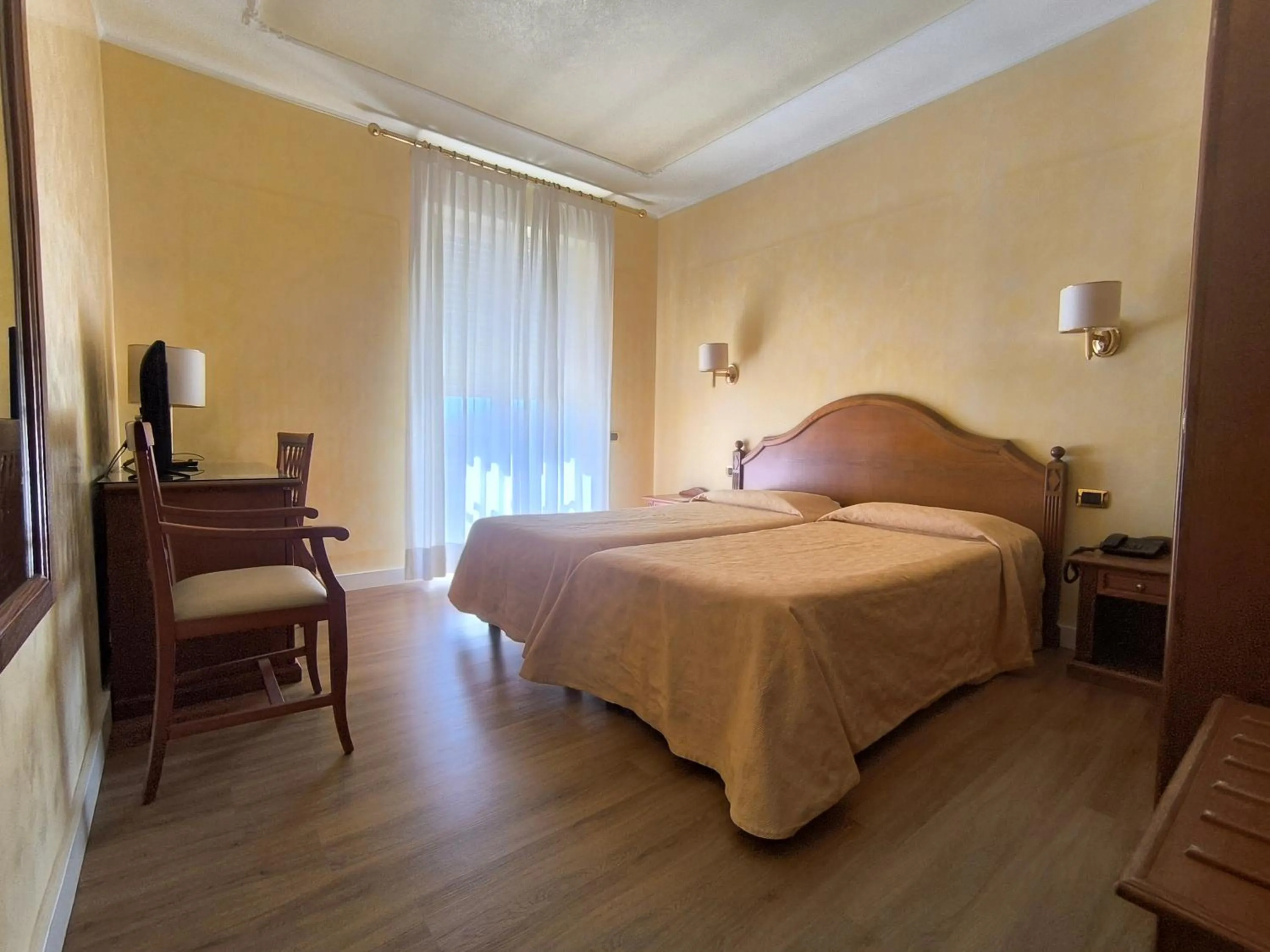 Bedroom, Bed in Mariano IV Palace Hotel
