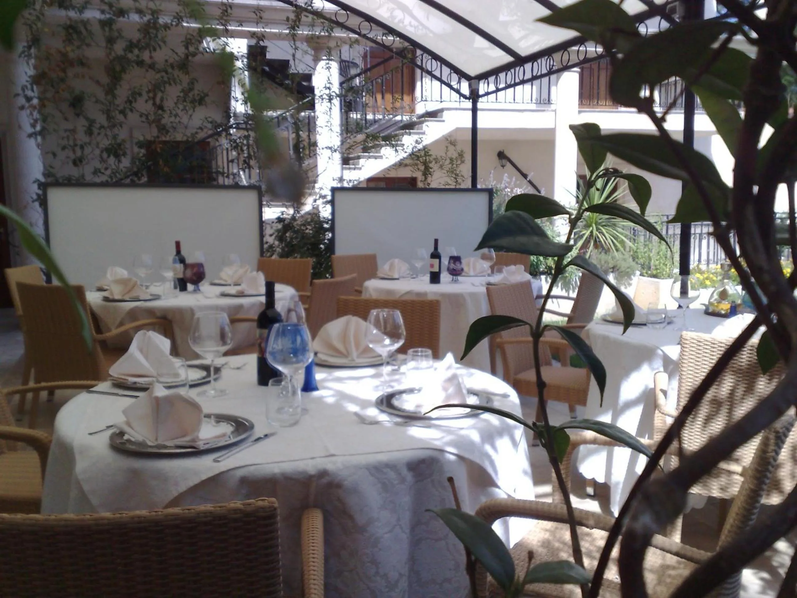 Restaurant/places to eat in Mariano IV Palace Hotel