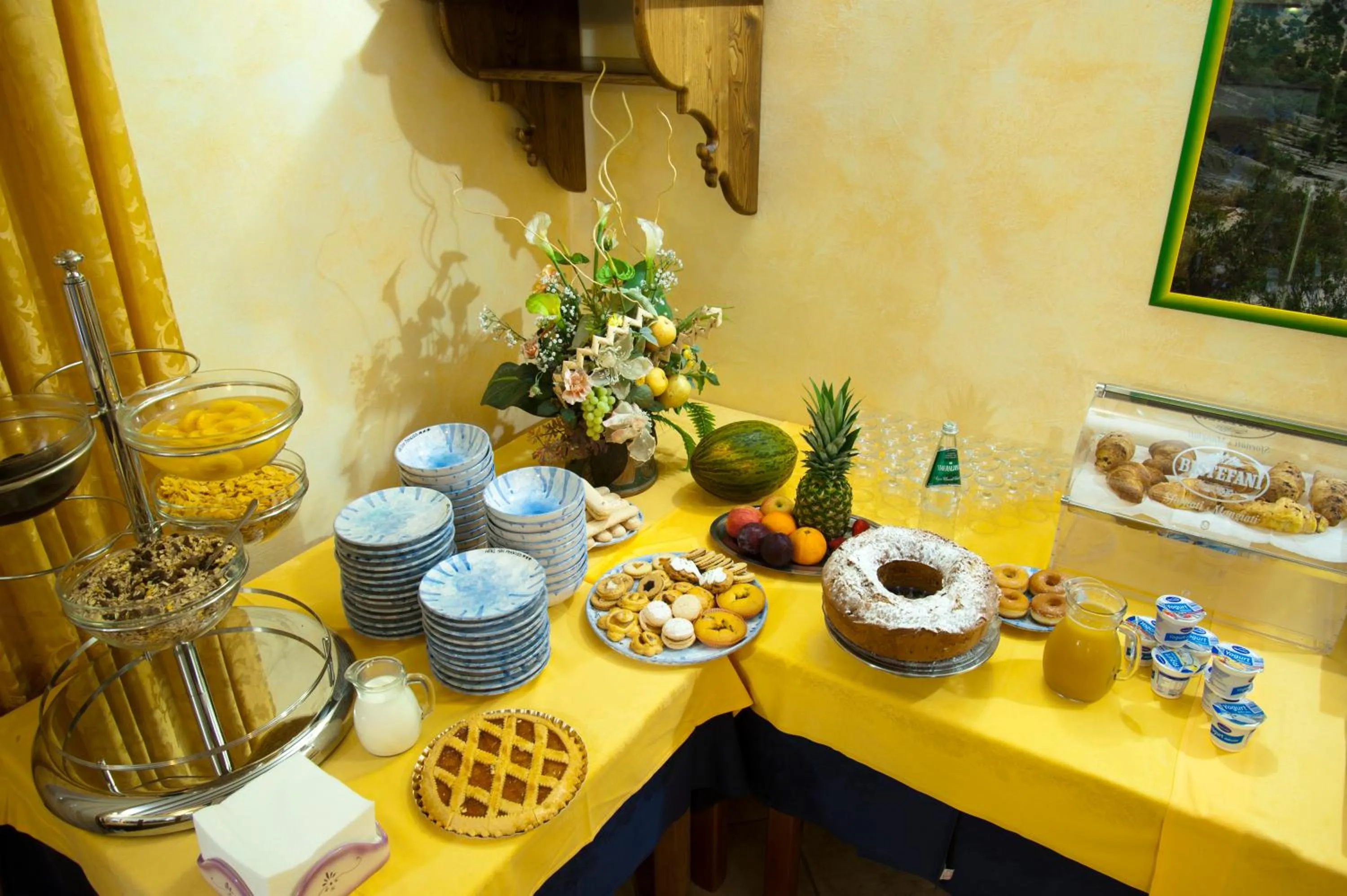 Buffet breakfast in Hotel San Francisco