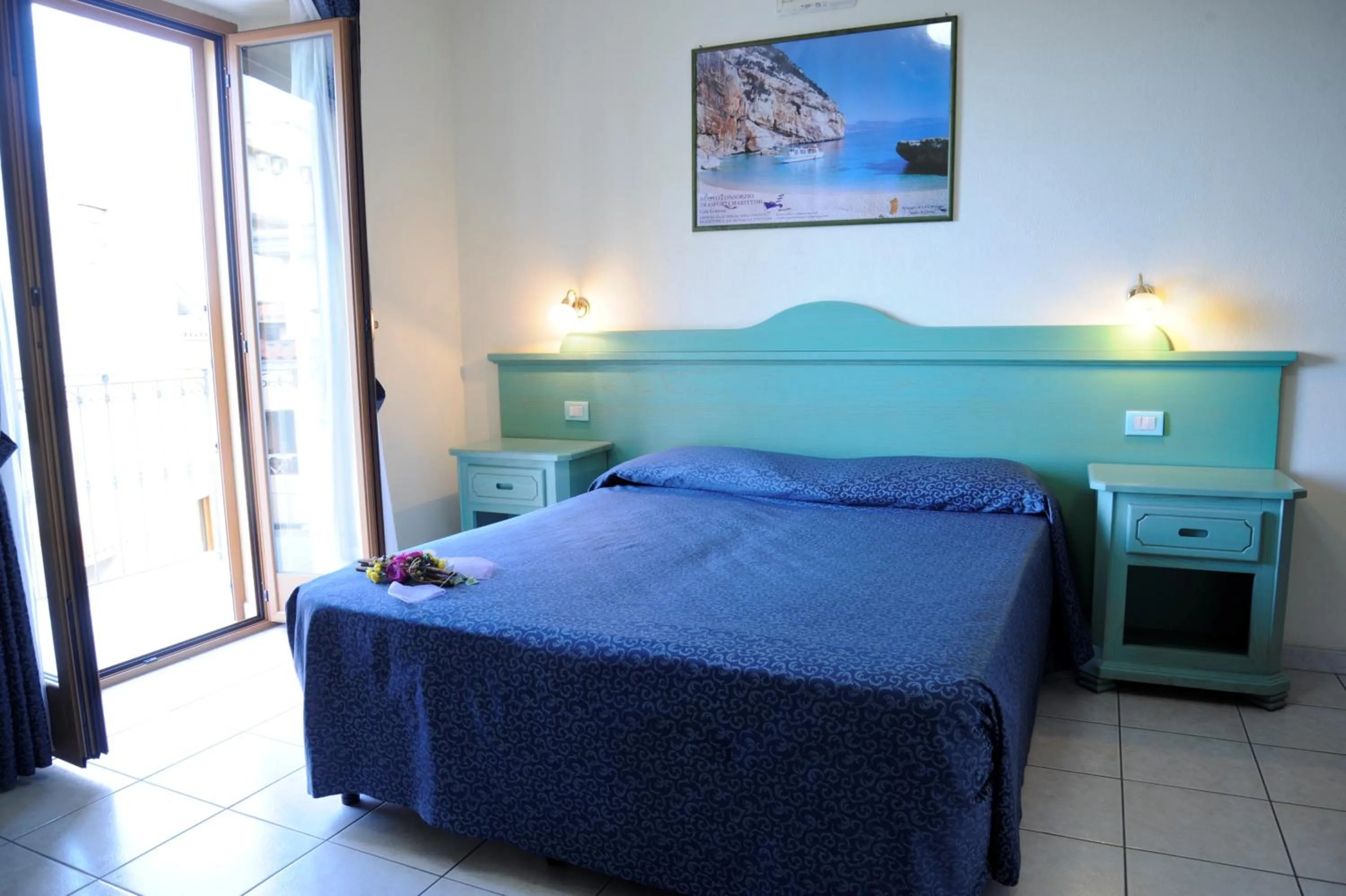 Photo of the whole room, Bed in Hotel San Francisco