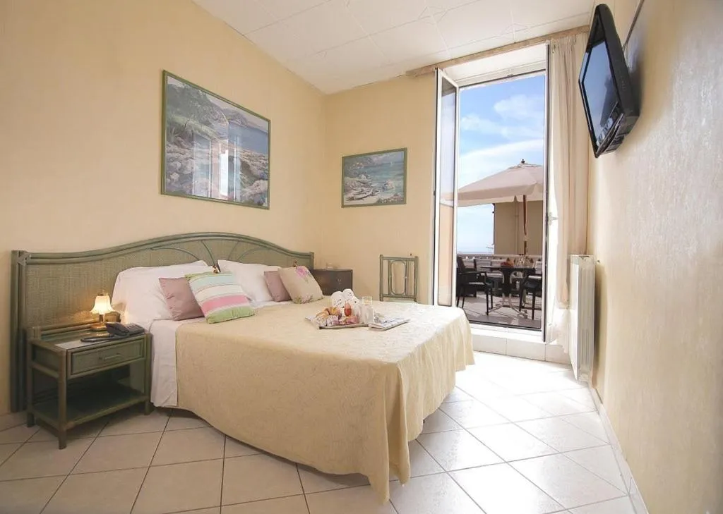 Bedroom, Bed in Albergo Belsoggiorno