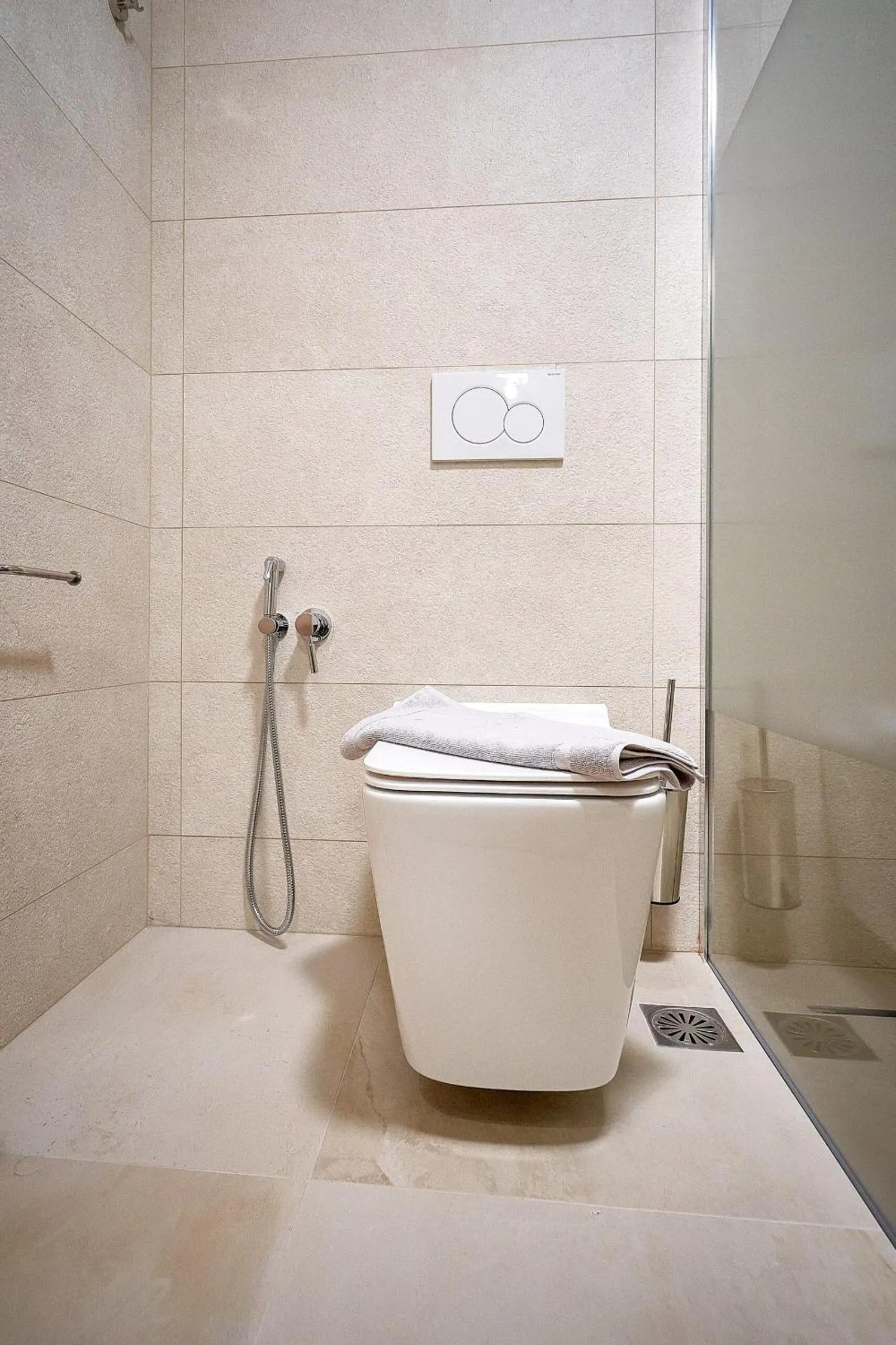 Toilet in Celine's Rose