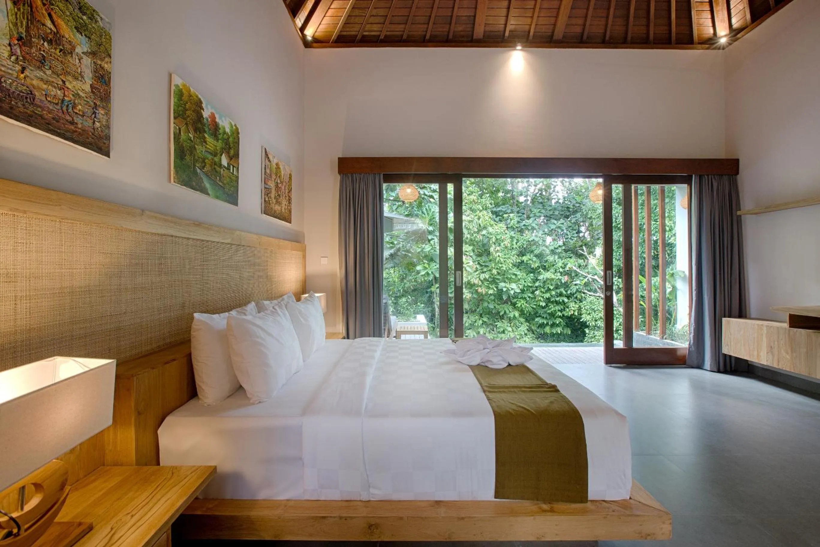 Bed in The Kanjeng Elitya Villa Ubud