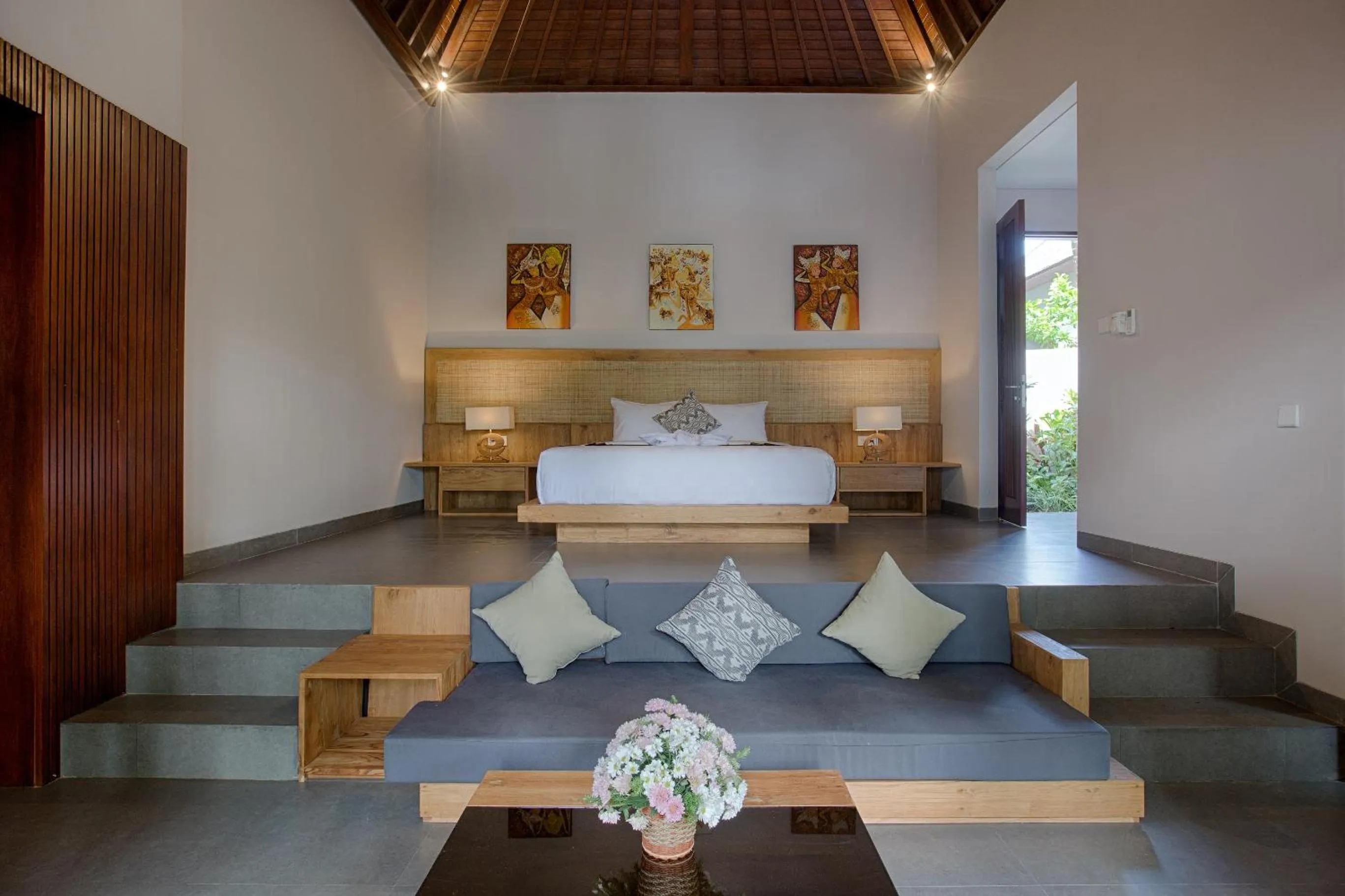 Bed in The Kanjeng Elitya Villa Ubud