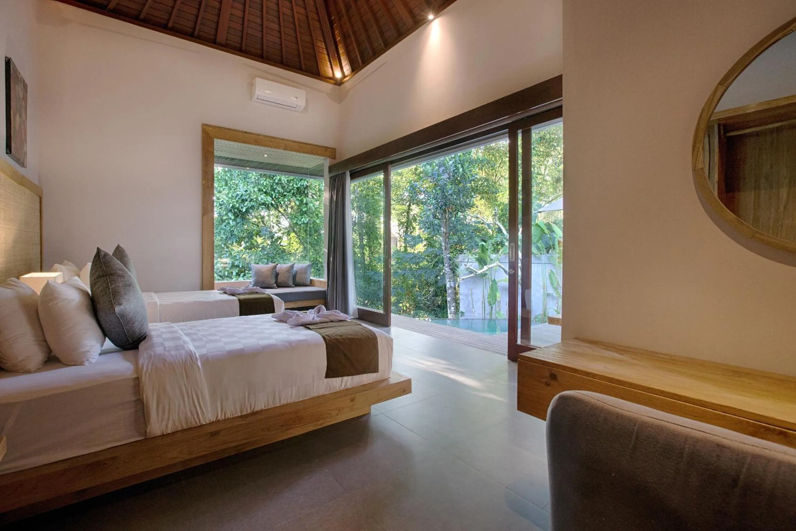 Bed in The Kanjeng Elitya Villa Ubud