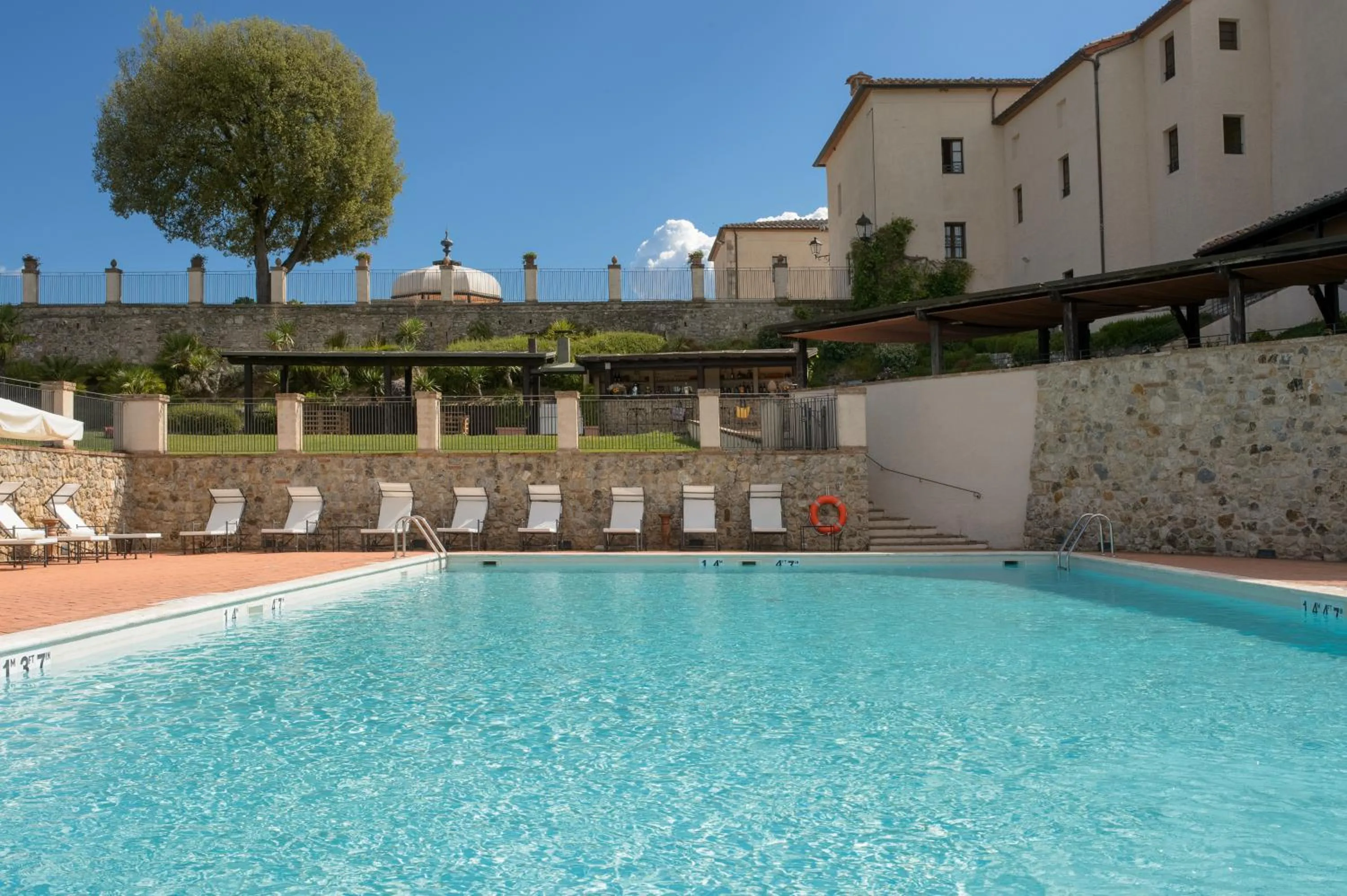 Swimming pool in La Bagnaia Golf Resort