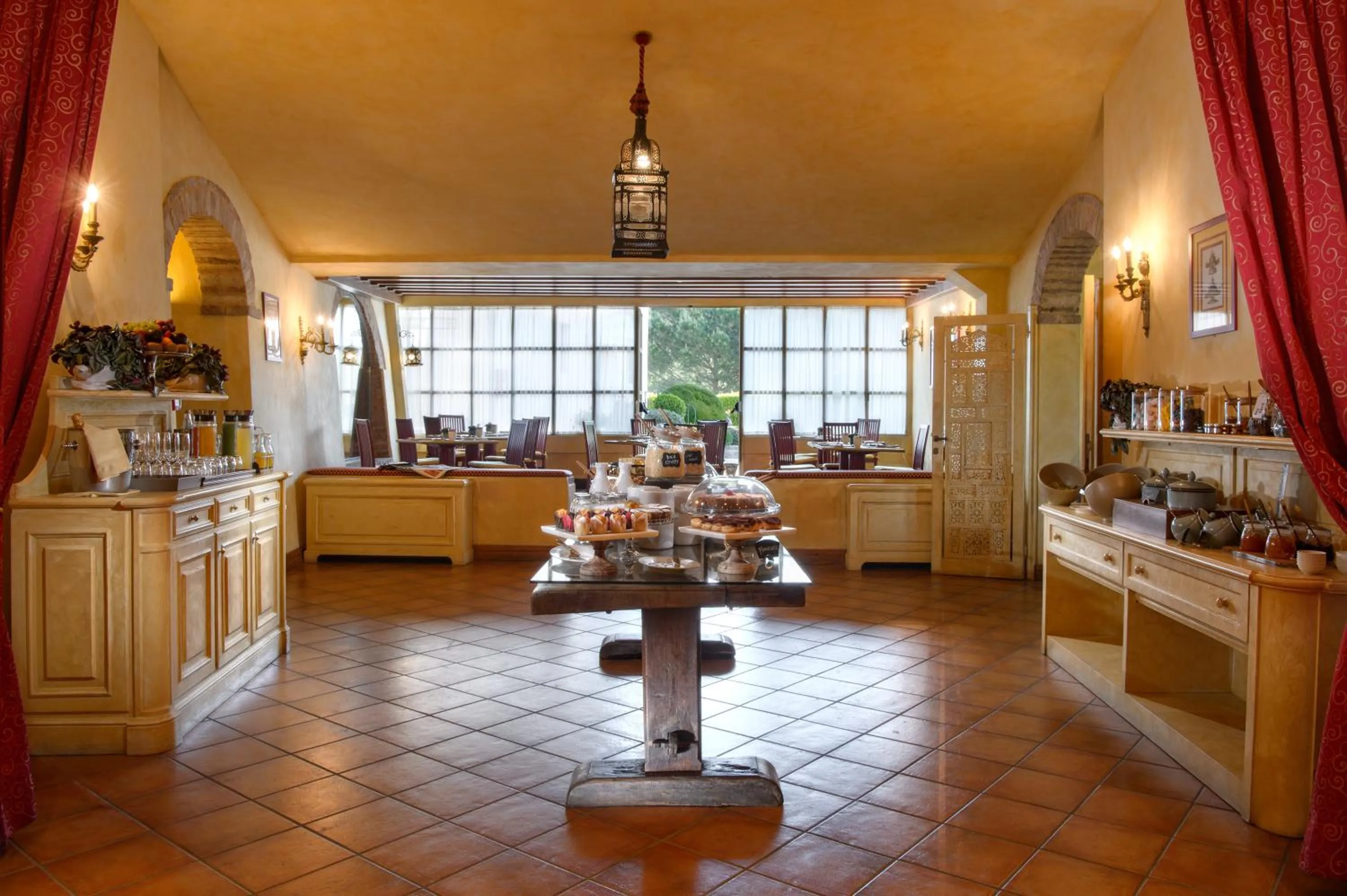 Buffet breakfast in La Bagnaia Golf Resort