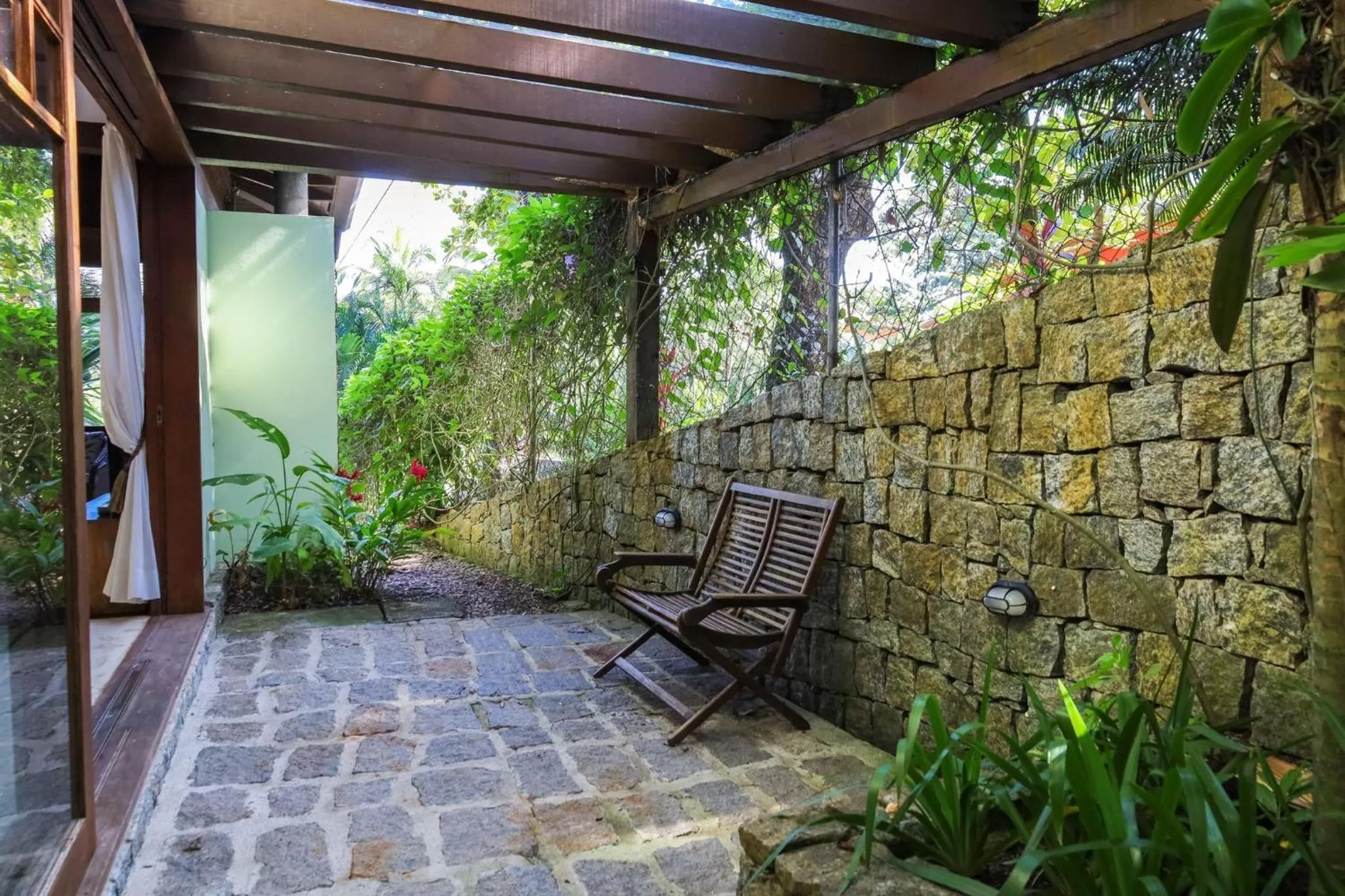 Balcony/Terrace in Casa em condomínio com lazer próximo à praia