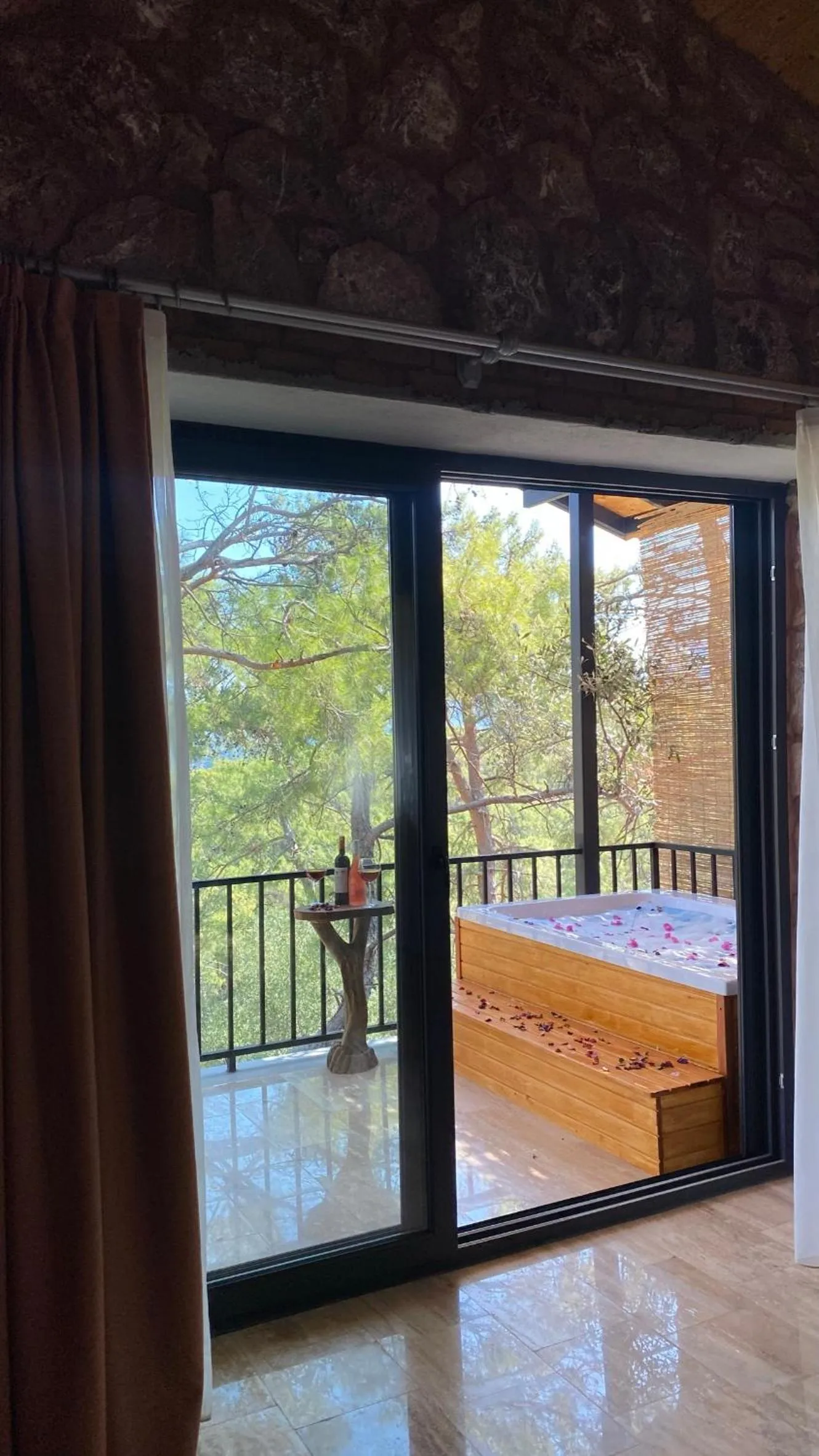 Hot Tub in Çandır Resort Restaurant