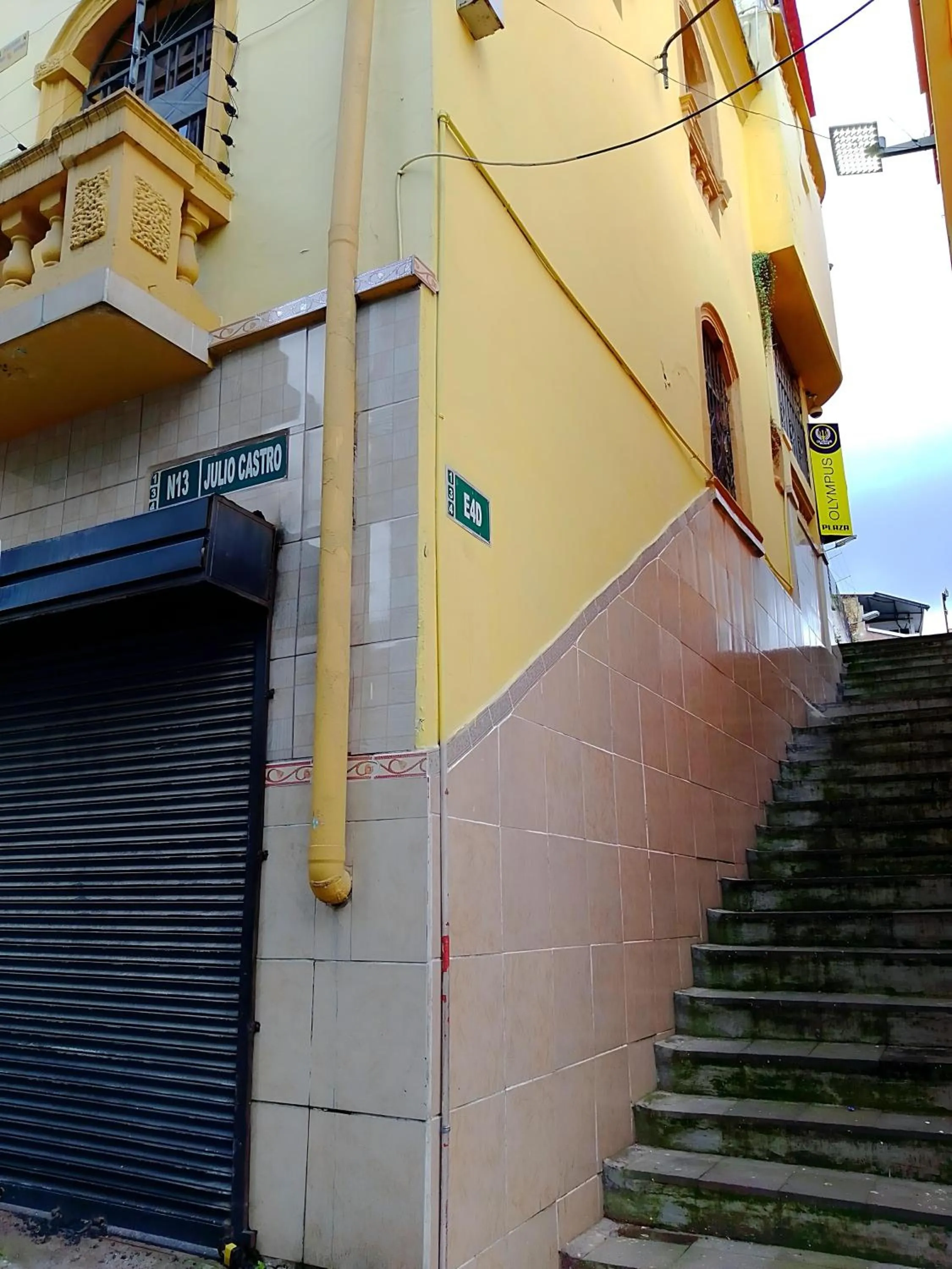 Facade/entrance in Olympus Plaza