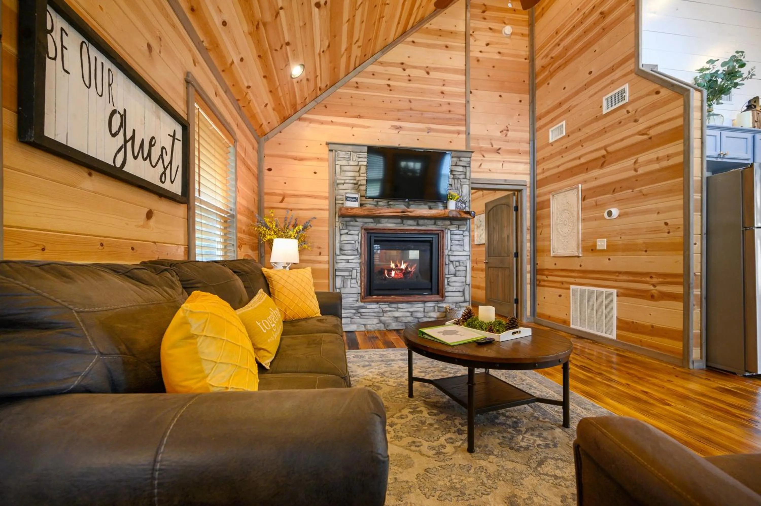 Living room in Convenient Romantic Hot Tub BBQ 3-night special!