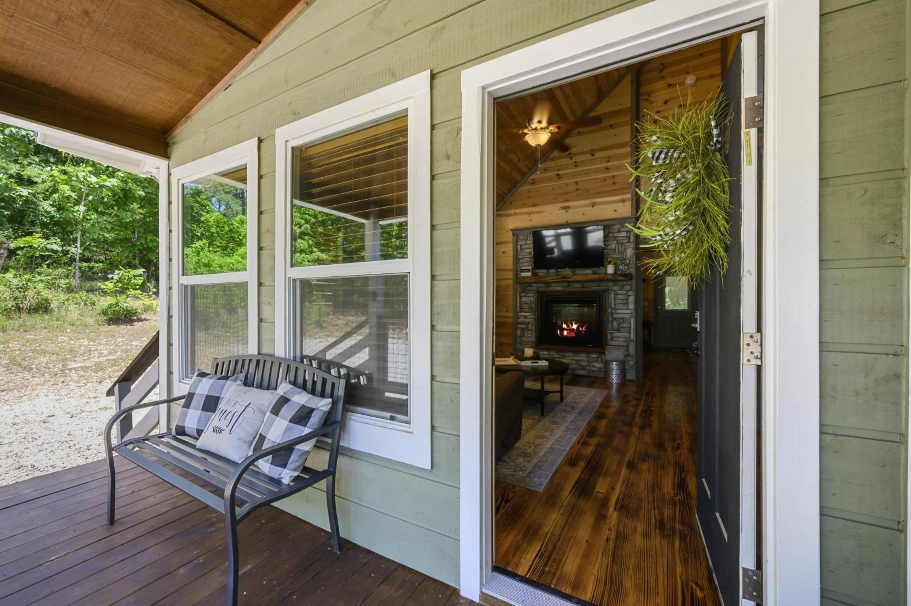 Property building in Convenient Romantic Hot Tub BBQ 3-night special!