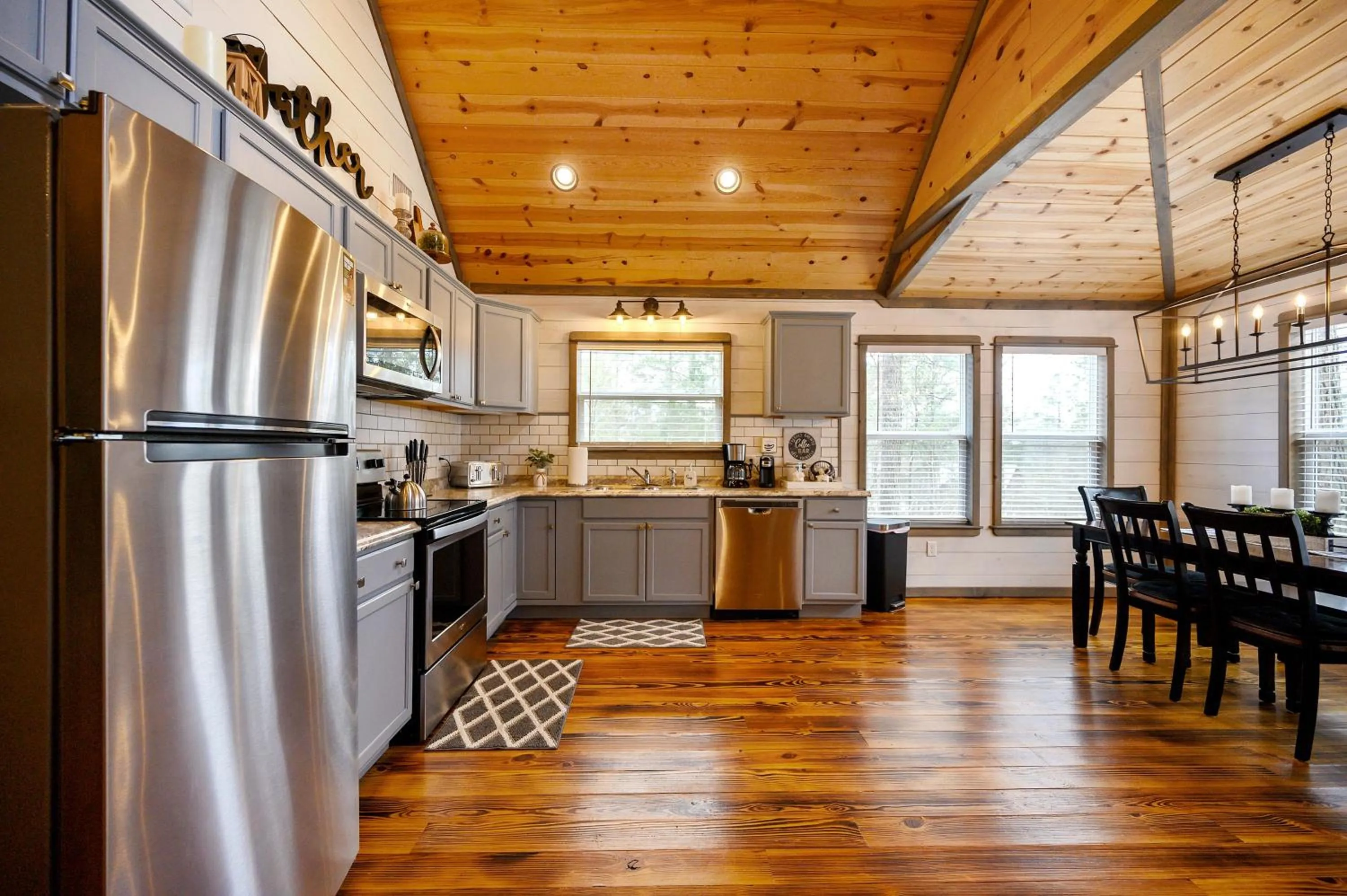 Kitchen or kitchenette in Convenient Romantic Hot Tub BBQ 3-night special!