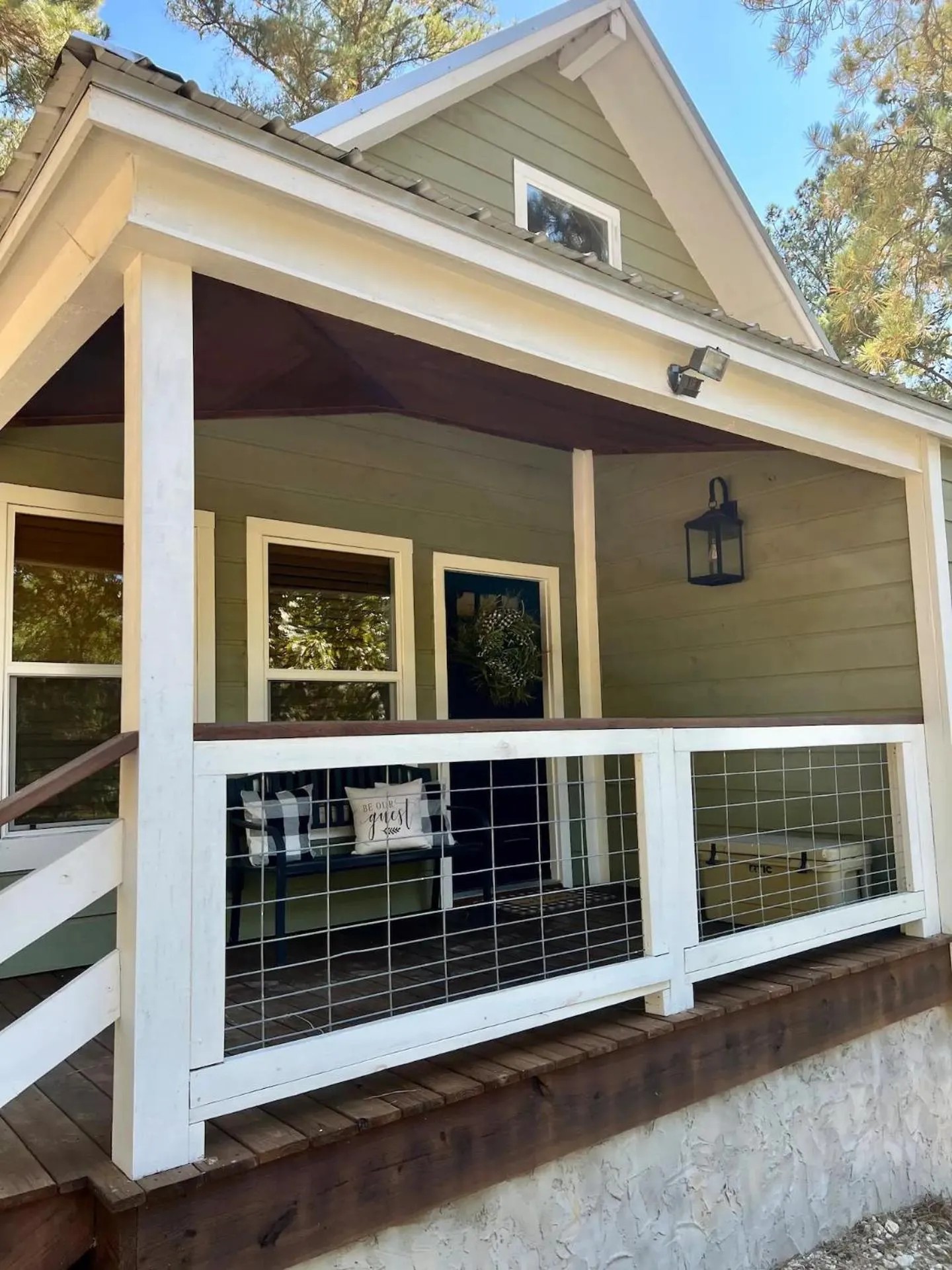 Property building in Convenient Romantic Hot Tub BBQ 3-night special!