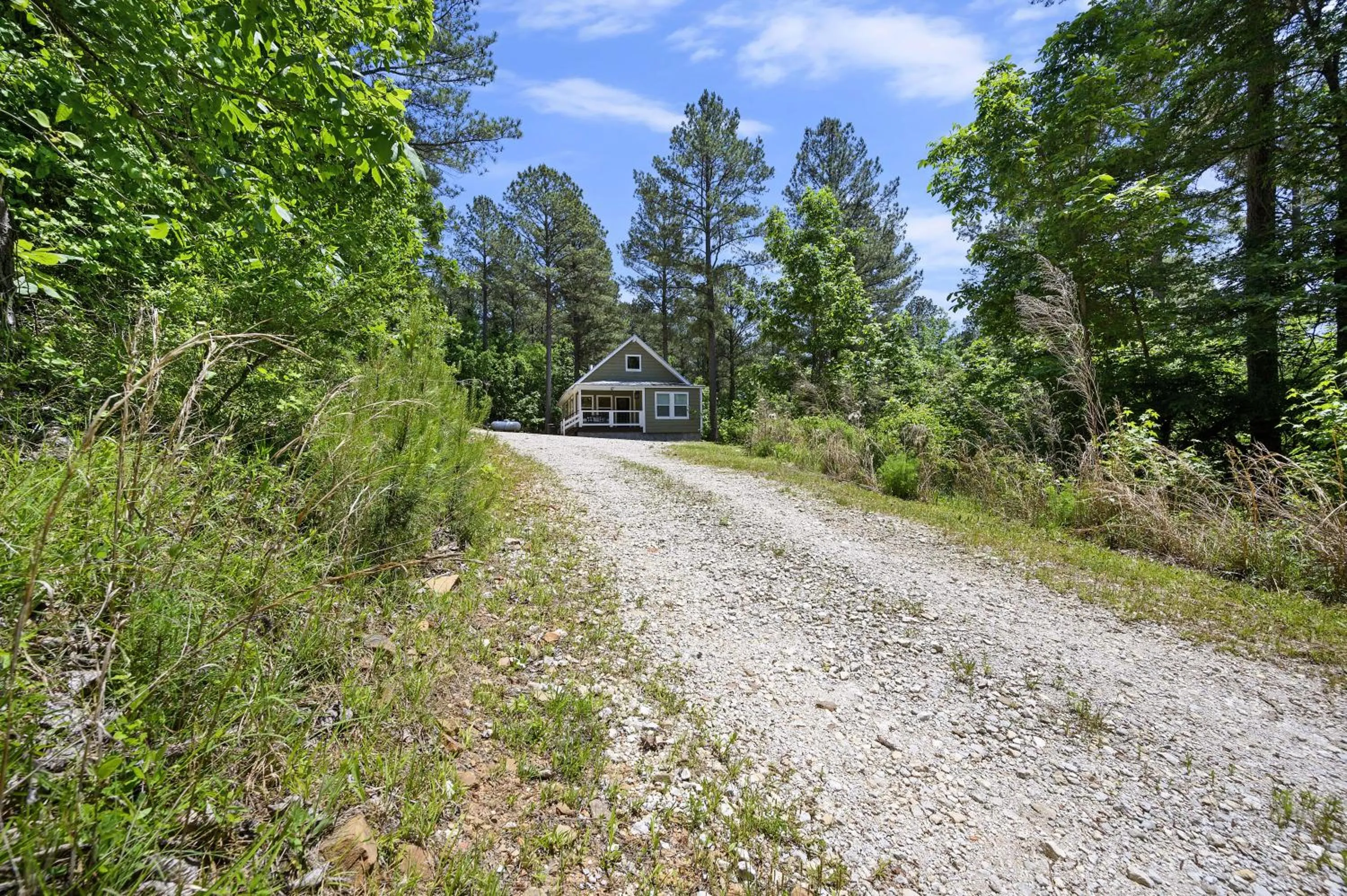 Property building in Convenient Romantic Hot Tub BBQ 3-night special!