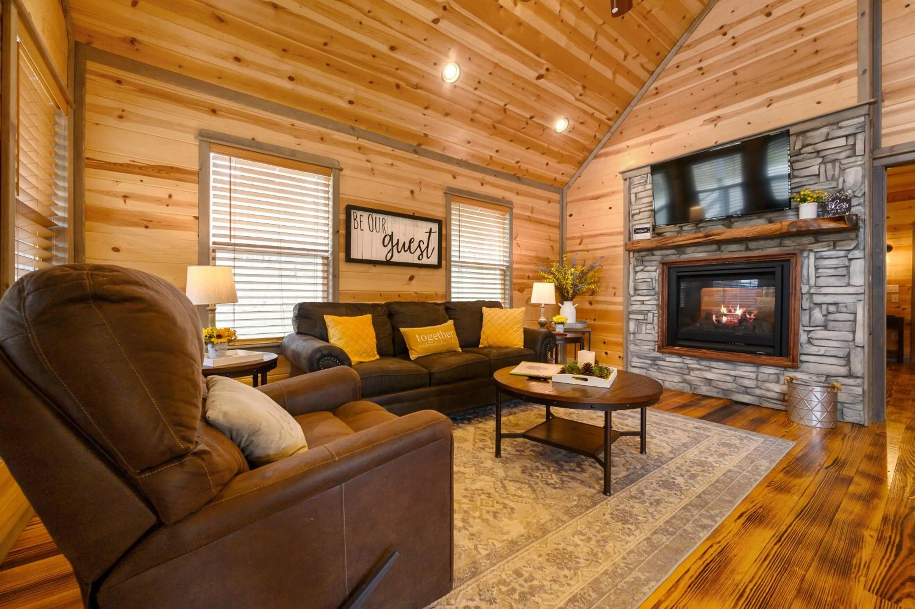 Living room in Convenient Romantic Hot Tub BBQ 3-night special!