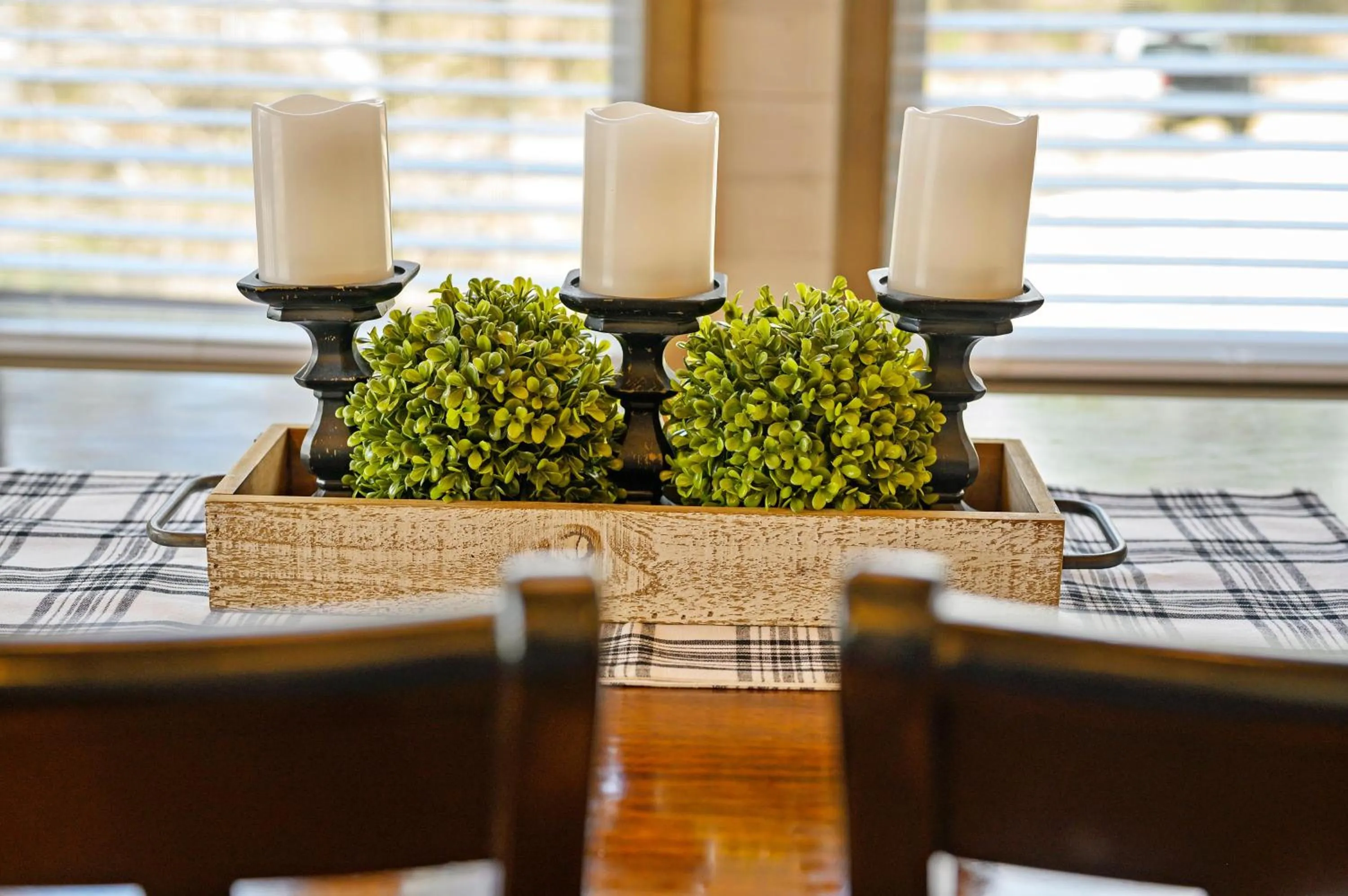 Dinner in Convenient Romantic Hot Tub BBQ 3-night special!