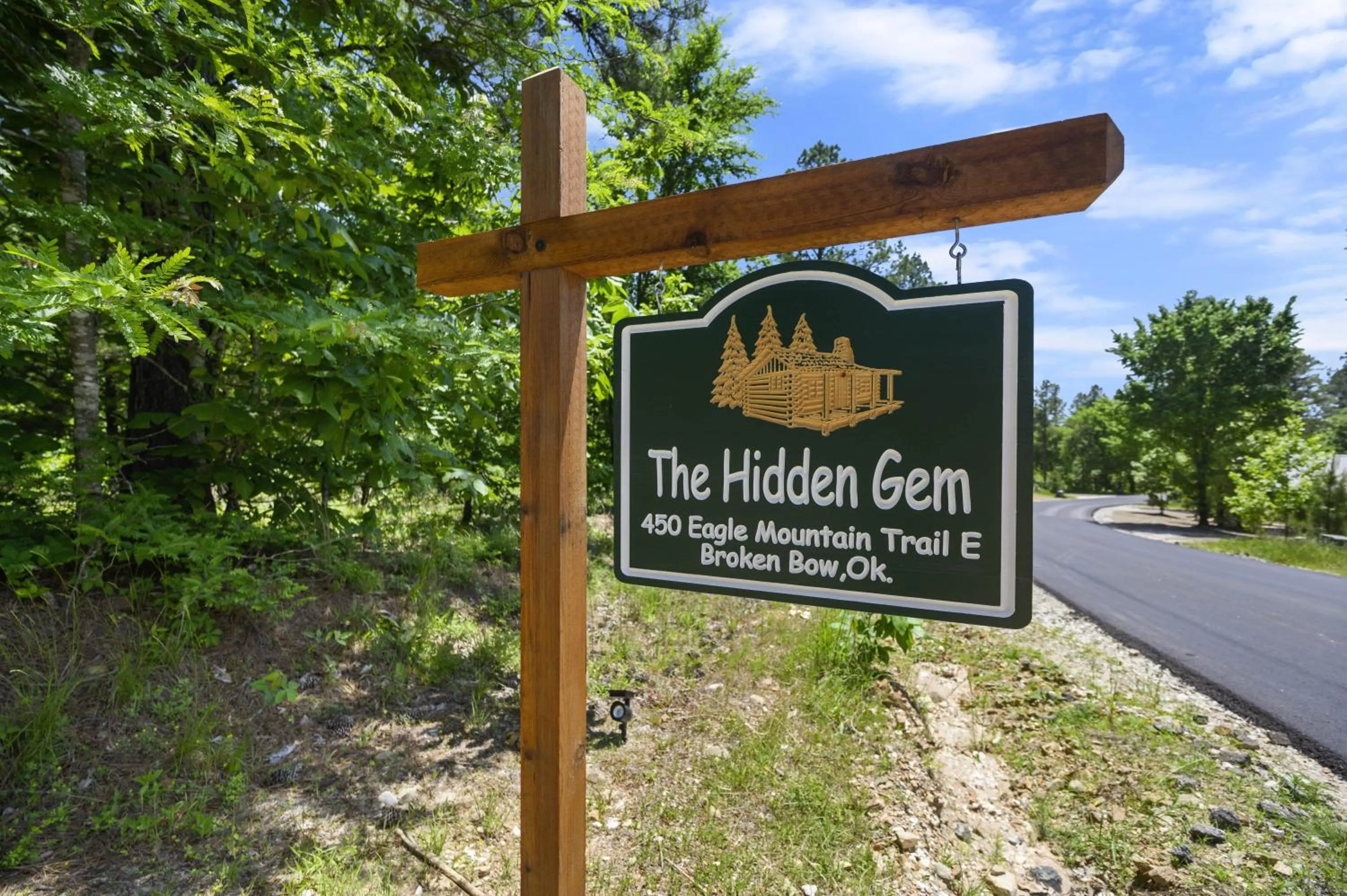 Logo/Certificate/Sign in Convenient Romantic Hot Tub BBQ 3-night special!