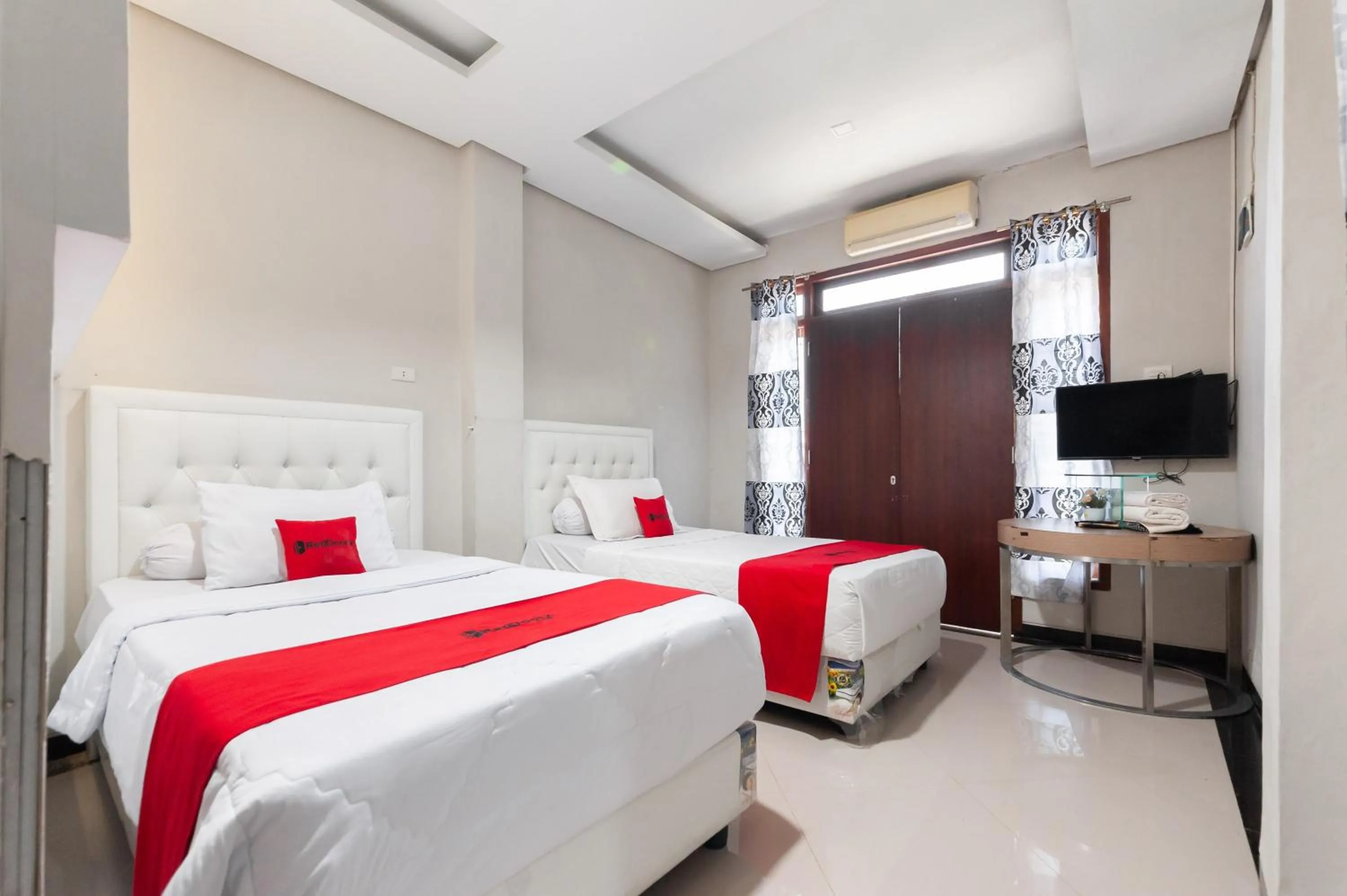 Bed in RedDoorz Syariah near Pasar Aceh Shopping Centre