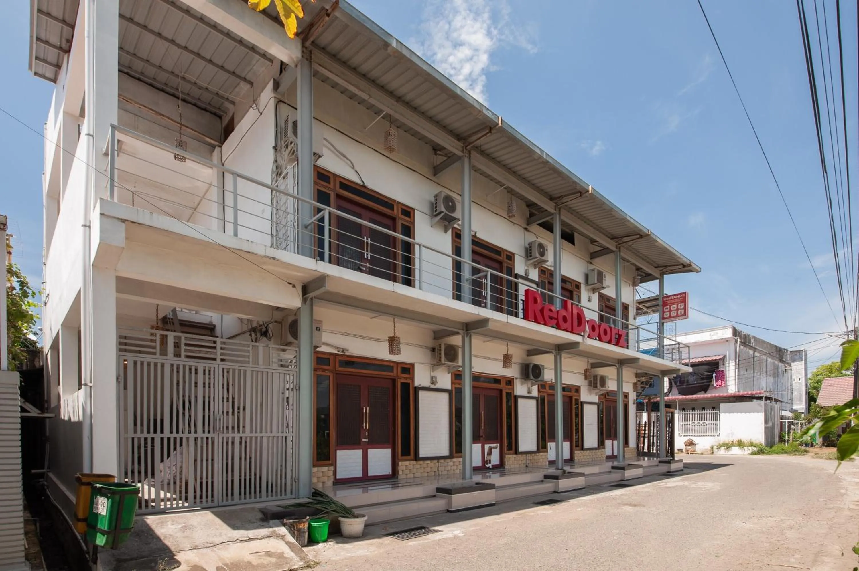 Property building in RedDoorz Syariah near Pasar Aceh Shopping Centre