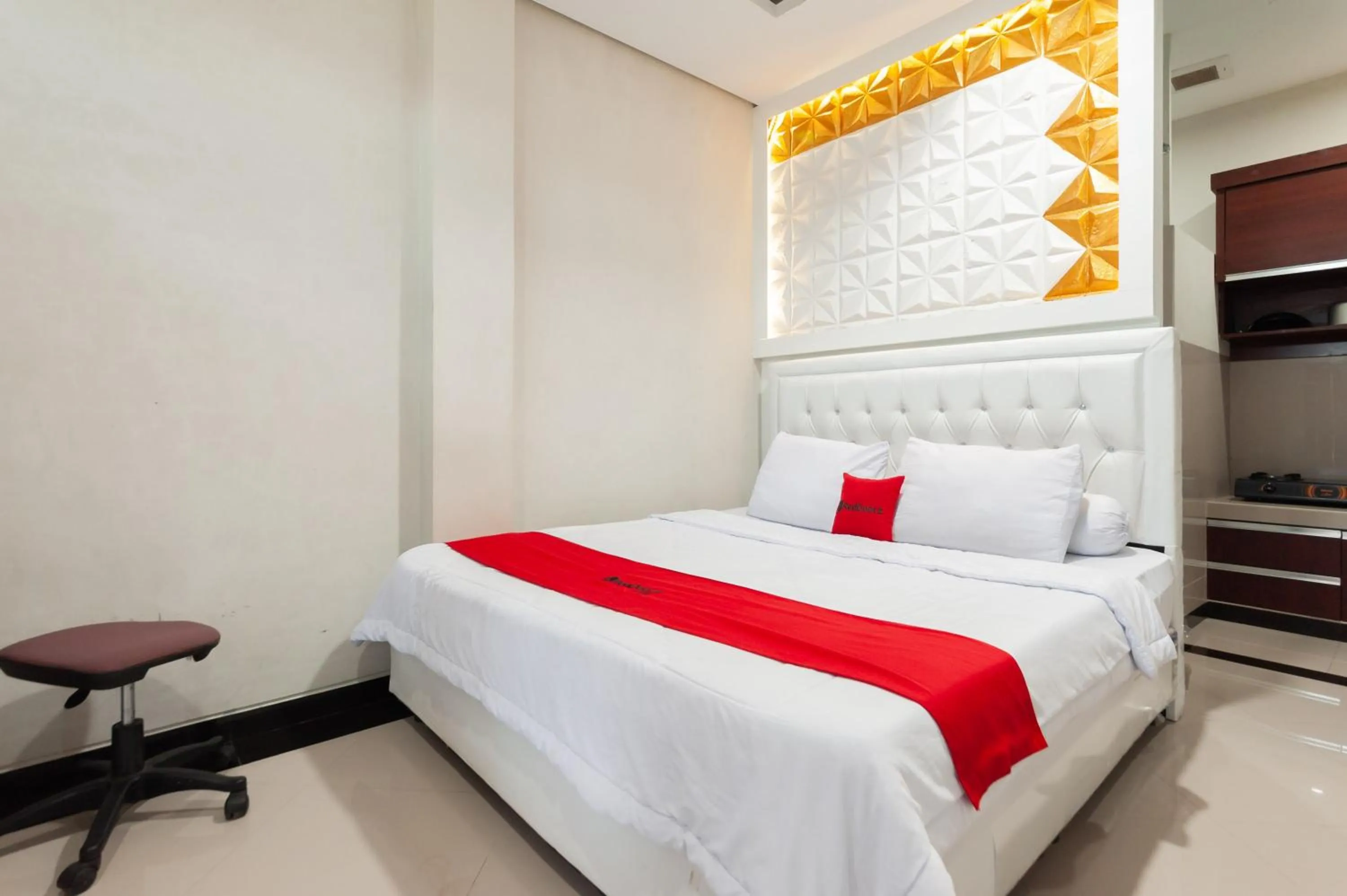 Bed in RedDoorz Syariah near Pasar Aceh Shopping Centre