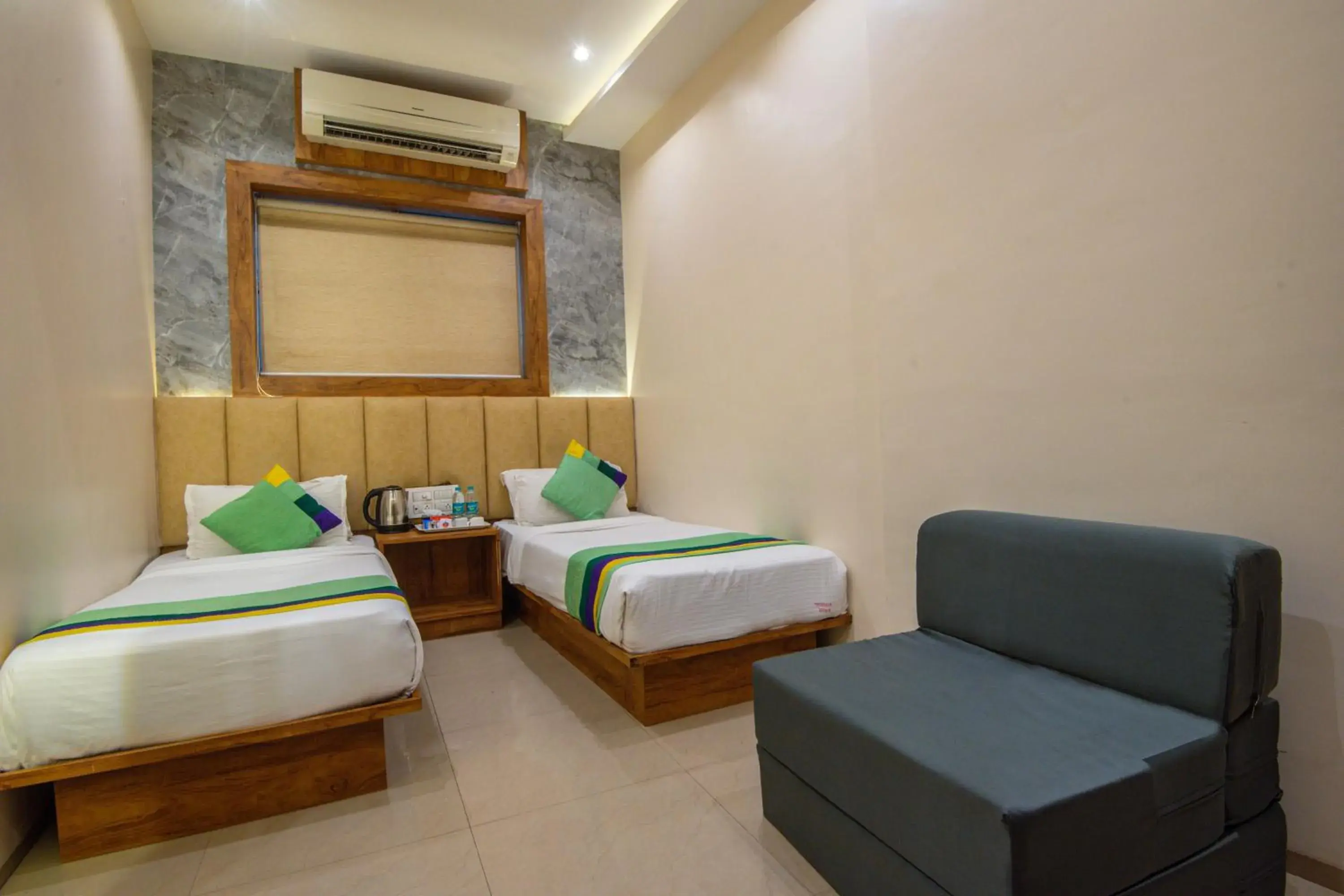 Deluxe Double Room in Treebo Amber Imperial Deluxe Double Room in Treebo Amber Imperial