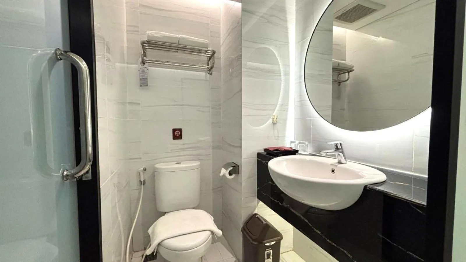 Bathroom in Trio Azana Style Kebumen