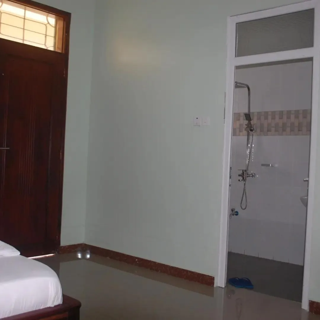 Shower in Joleen Safari Park