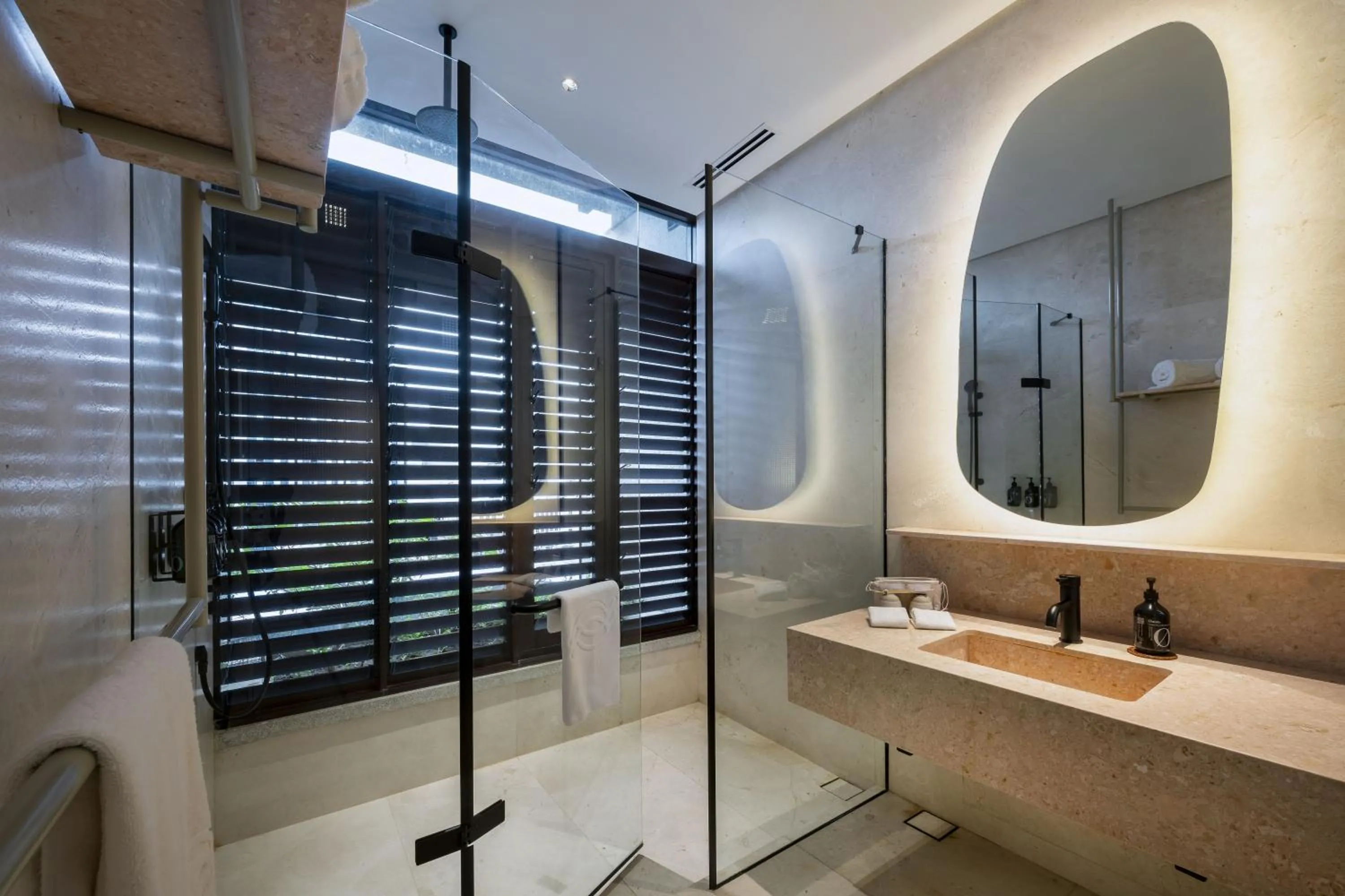 Shower in Else Kuala Lumpur, a member of Design Hotels