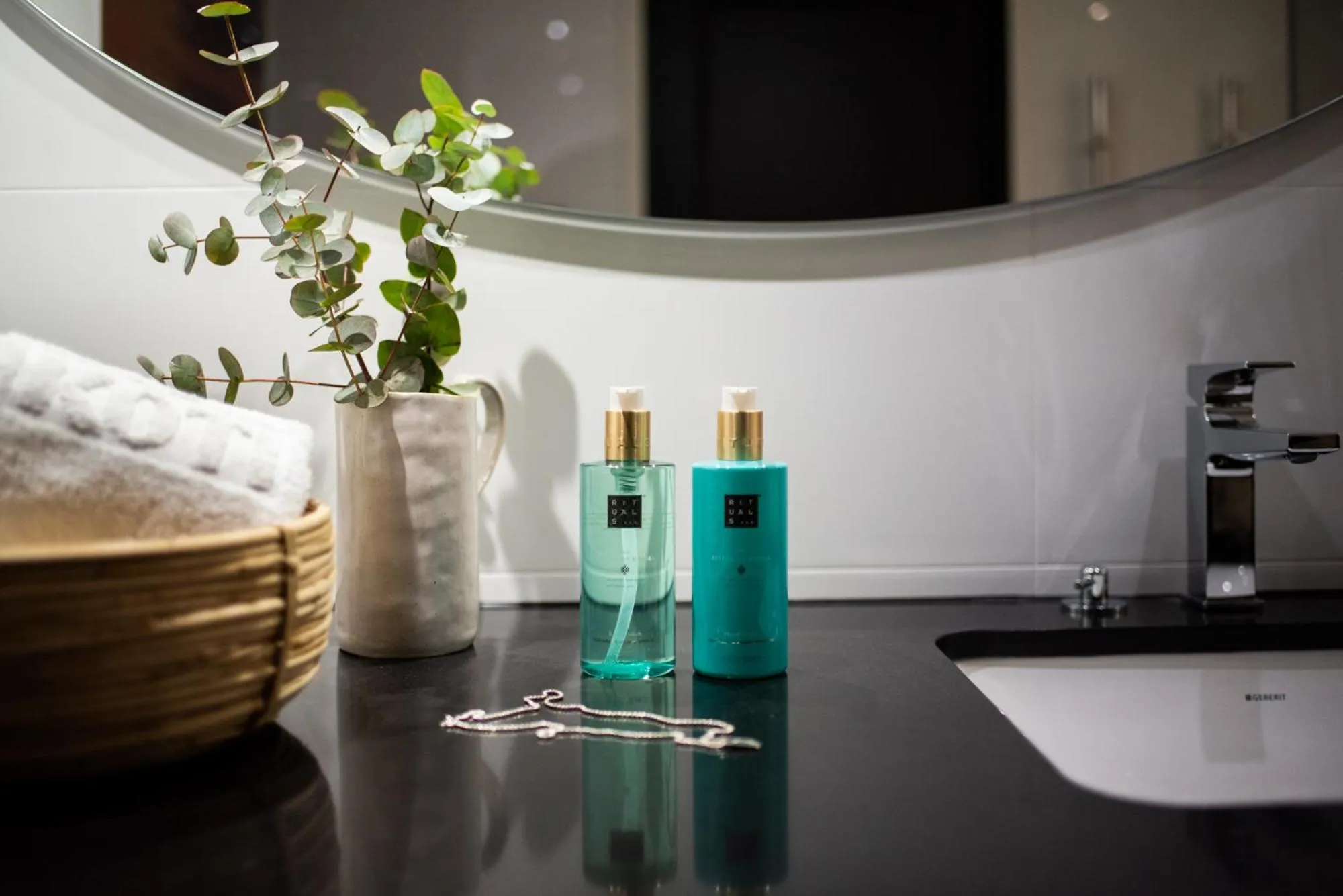 Bathroom in Bob W Helsinki Katajanokka