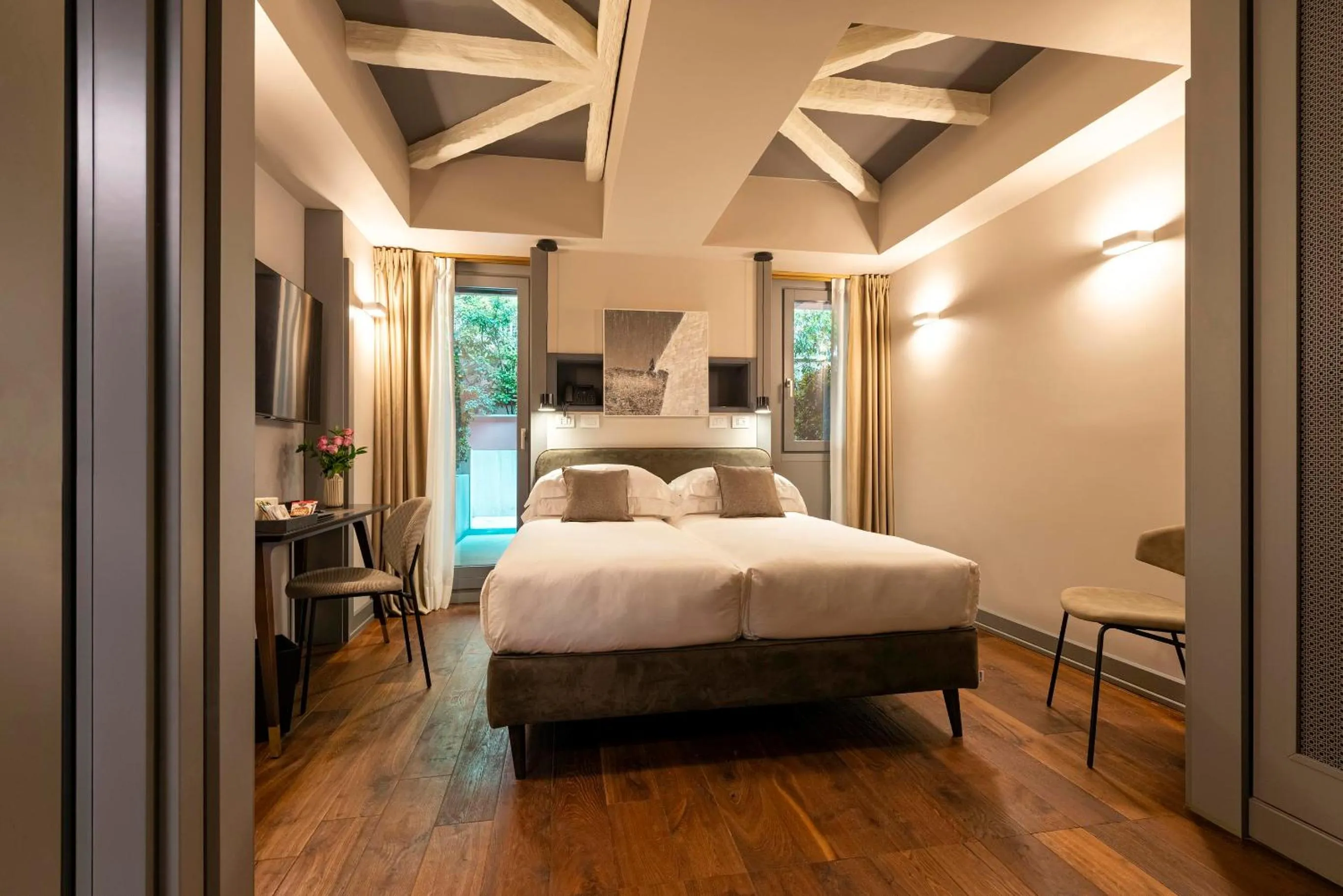 Patio, Bed in Loly Boutique Hotel Roma